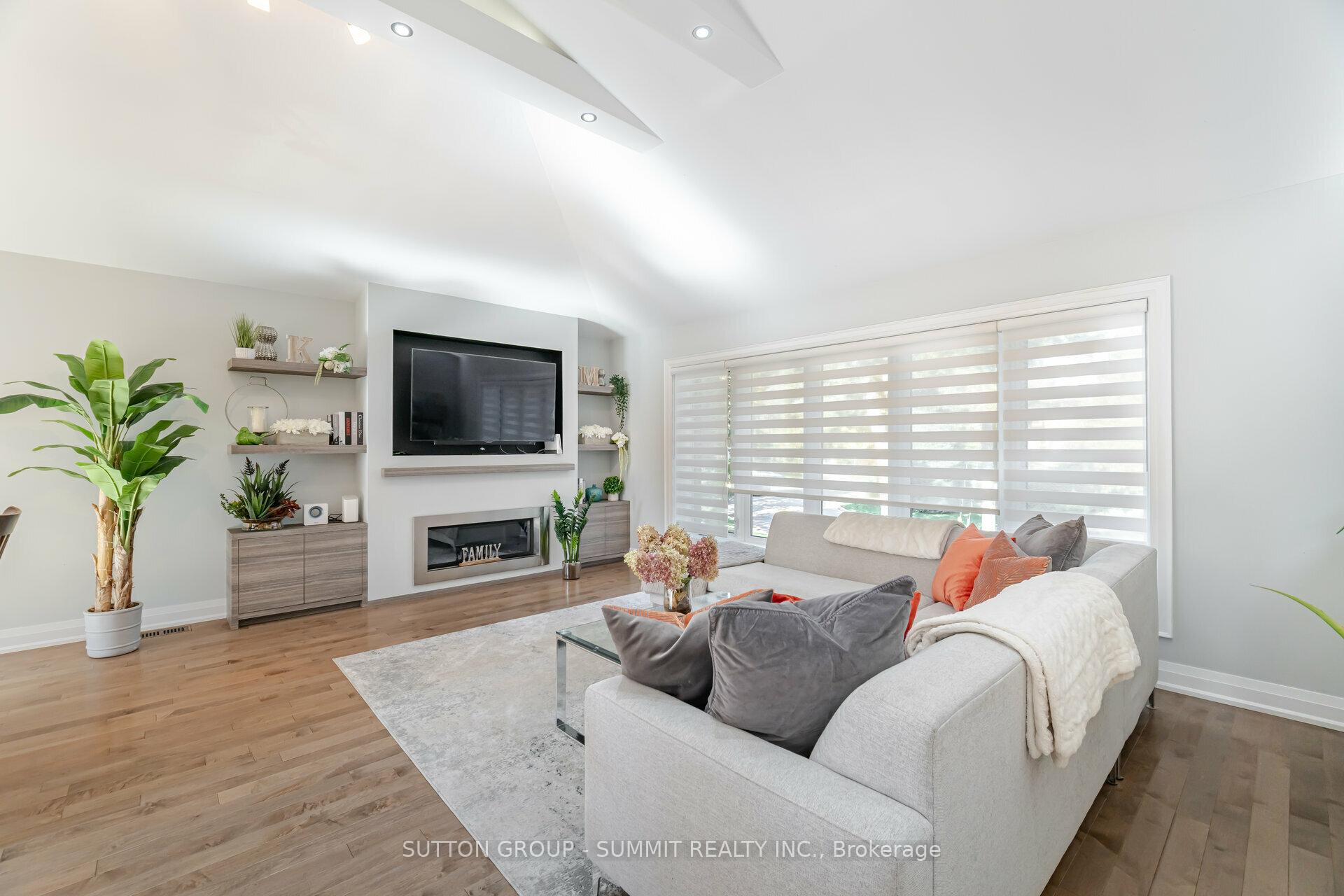 Photo 2 of 3210 Flanagan Crescent, Mississauga, Erindale — HOMEH