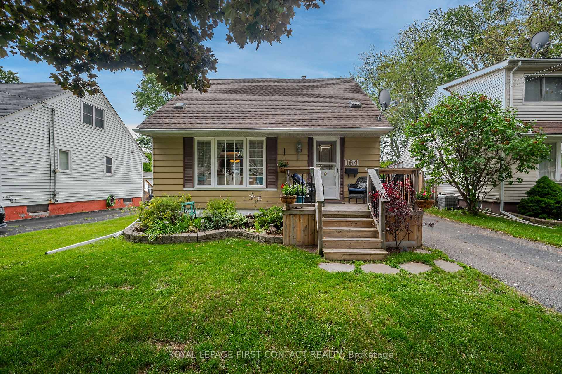 Front of 164 Adair Avenue N