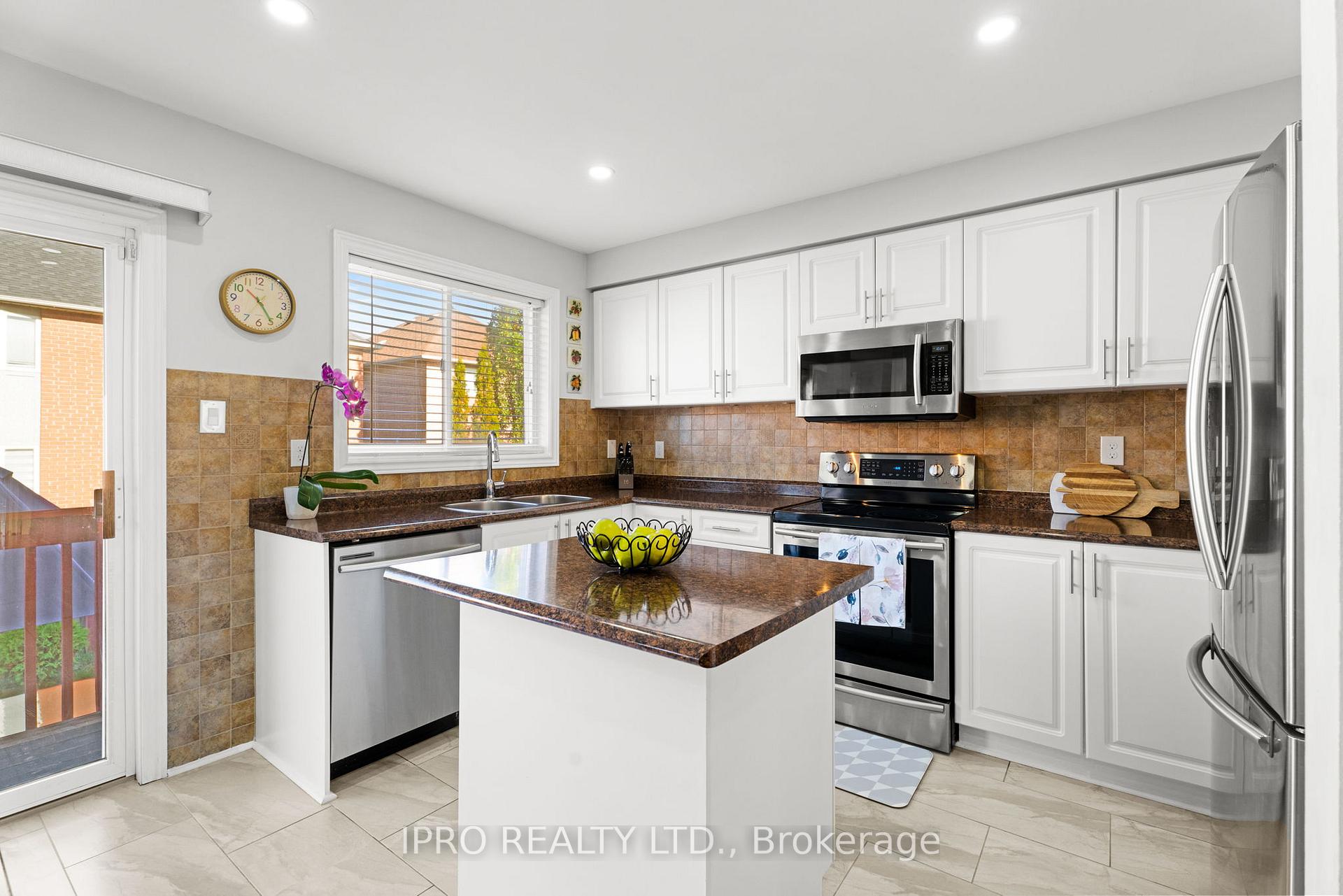 Photo 11 of 21 Brambirch Crescent, Brampton, Northwest Sandalwood Parkway — HOMEH