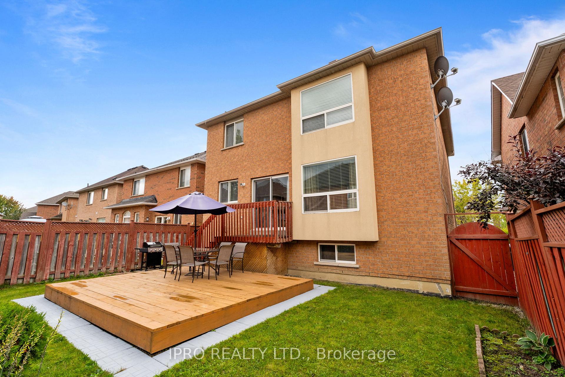 Photo 34 of 21 Brambirch Crescent, Brampton, Northwest Sandalwood Parkway — HOMEH