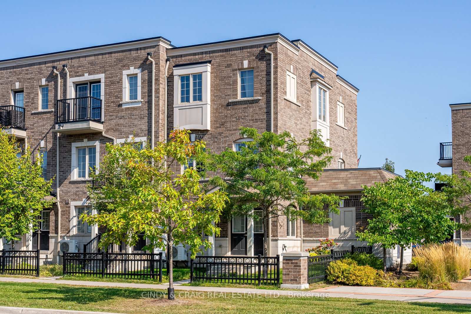 Photo 1 of 102 Ferris Square, Clarington, Courtice — HOMEH