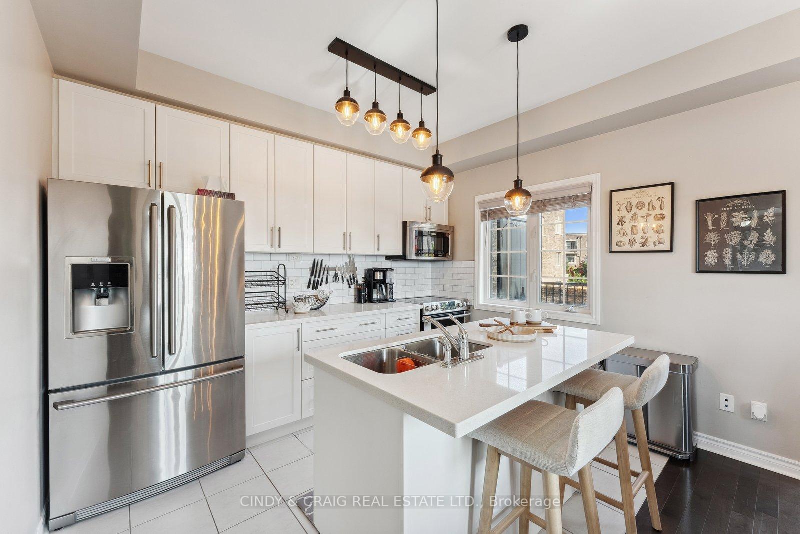 Photo 4 of 102 Ferris Square, Clarington, Courtice — HOMEH