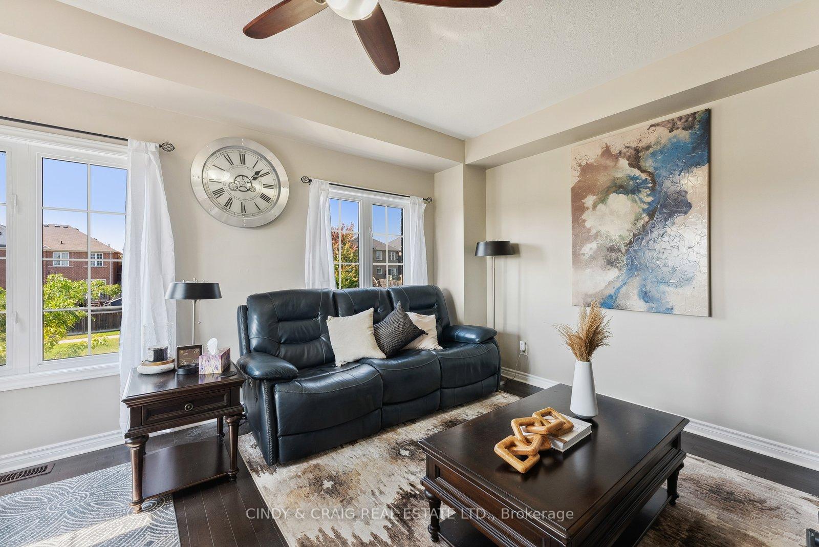 Photo 14 of 102 Ferris Square, Clarington, Courtice — HOMEH