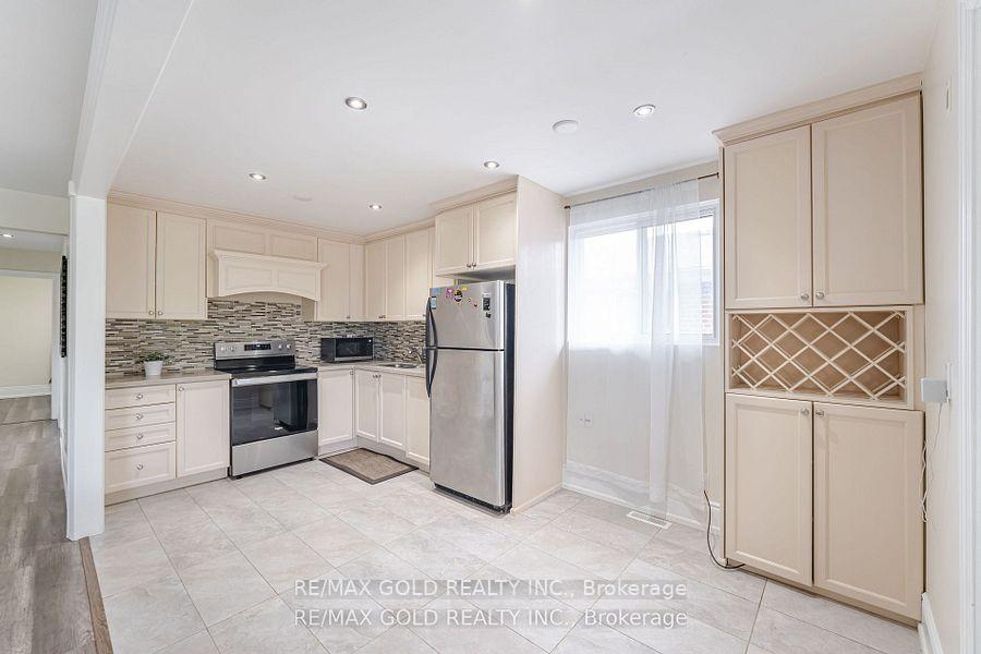 Photo 16 of 774 Eaglemount Crescent, Mississauga, Erindale — HOMEH