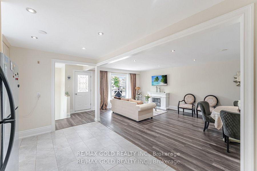 Photo 3 of 774 Eaglemount Crescent, Mississauga, Erindale — HOMEH