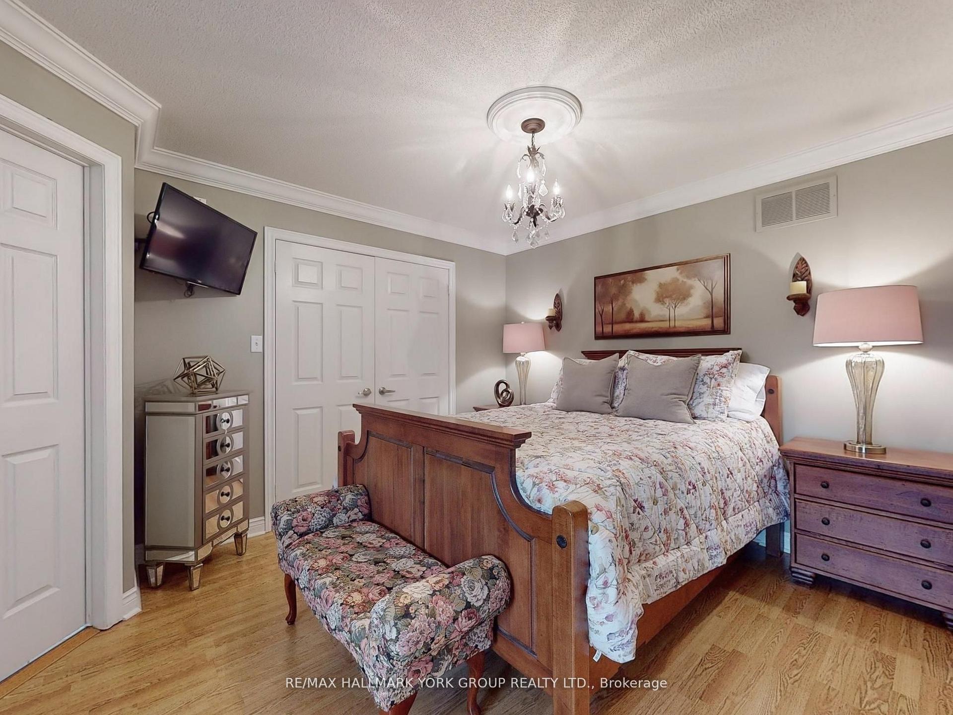 Photo 20 of 98 Ballymore Drive, Aurora, Bayview Wellington — HOMEH