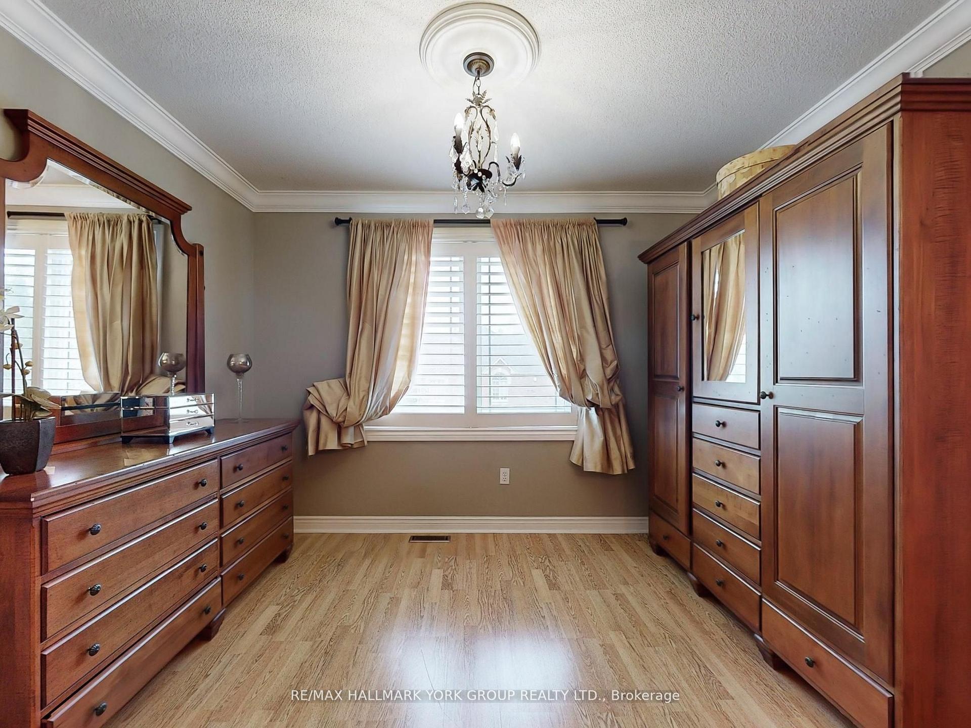 Photo 34 of 98 Ballymore Drive, Aurora, Bayview Wellington — HOMEH
