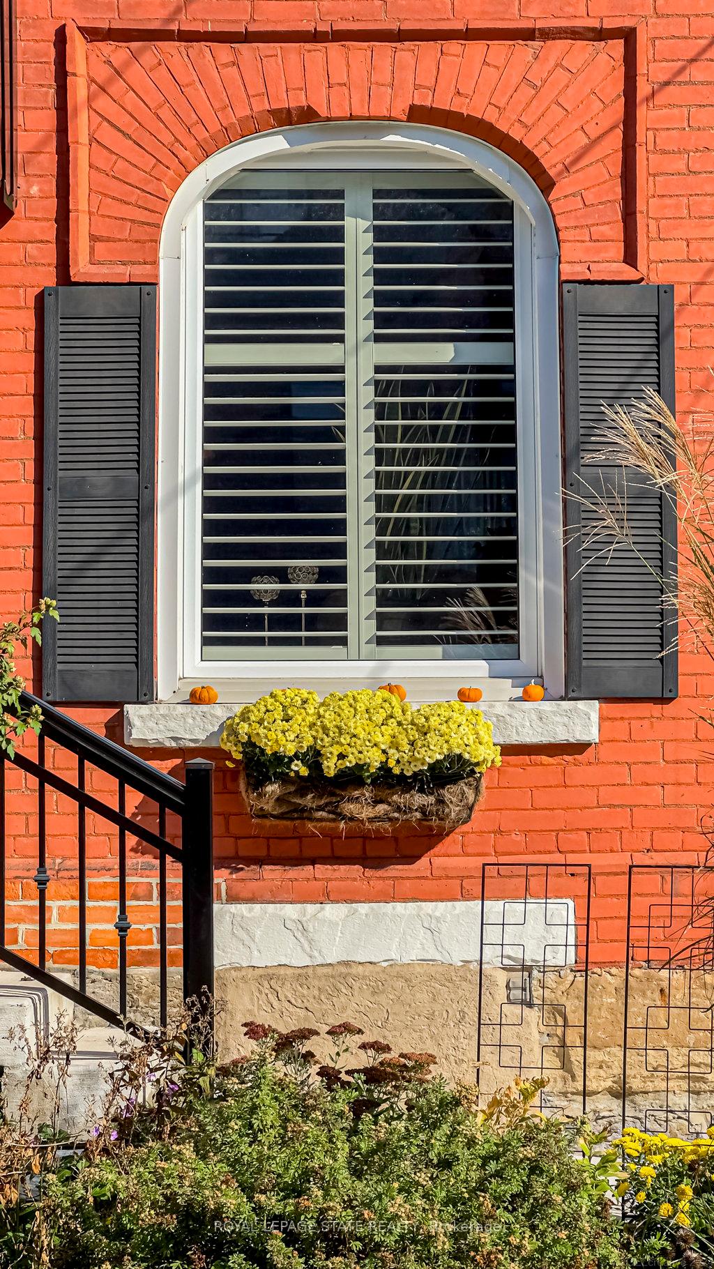 Photo 4 of 107 Augusta Street, Hamilton, Corktown — HOMEH