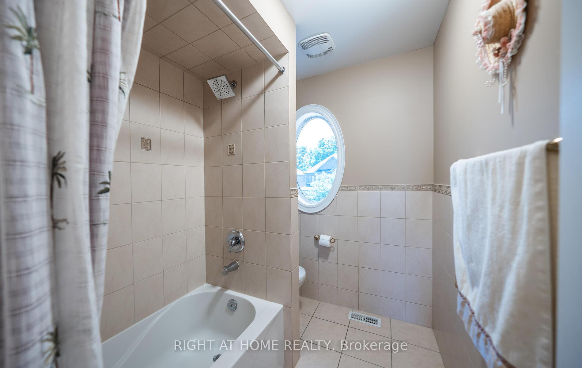 Photo 19 of 30 Selvapiano Cres N, Vaughan, Vellore Village — HOMEH