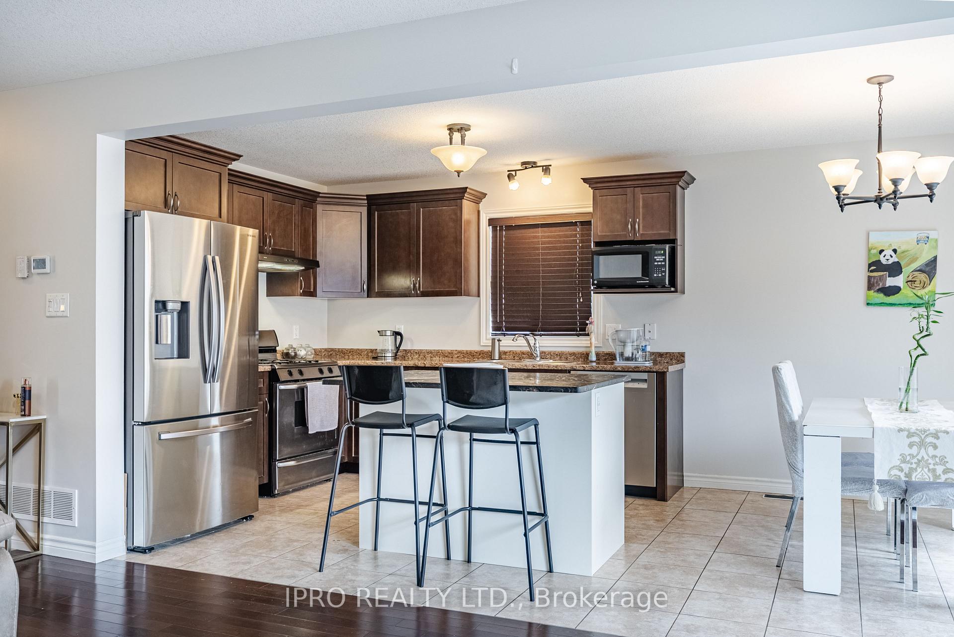 Photo 3 of 2000 Rollingacres Drive, London, North C — HOMEH