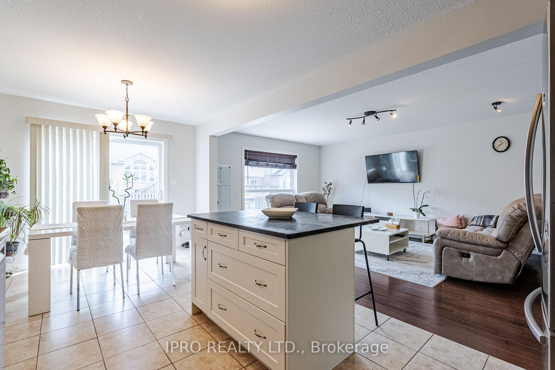 Photo 6 of 2000 Rollingacres Drive, London, North C — HOMEH