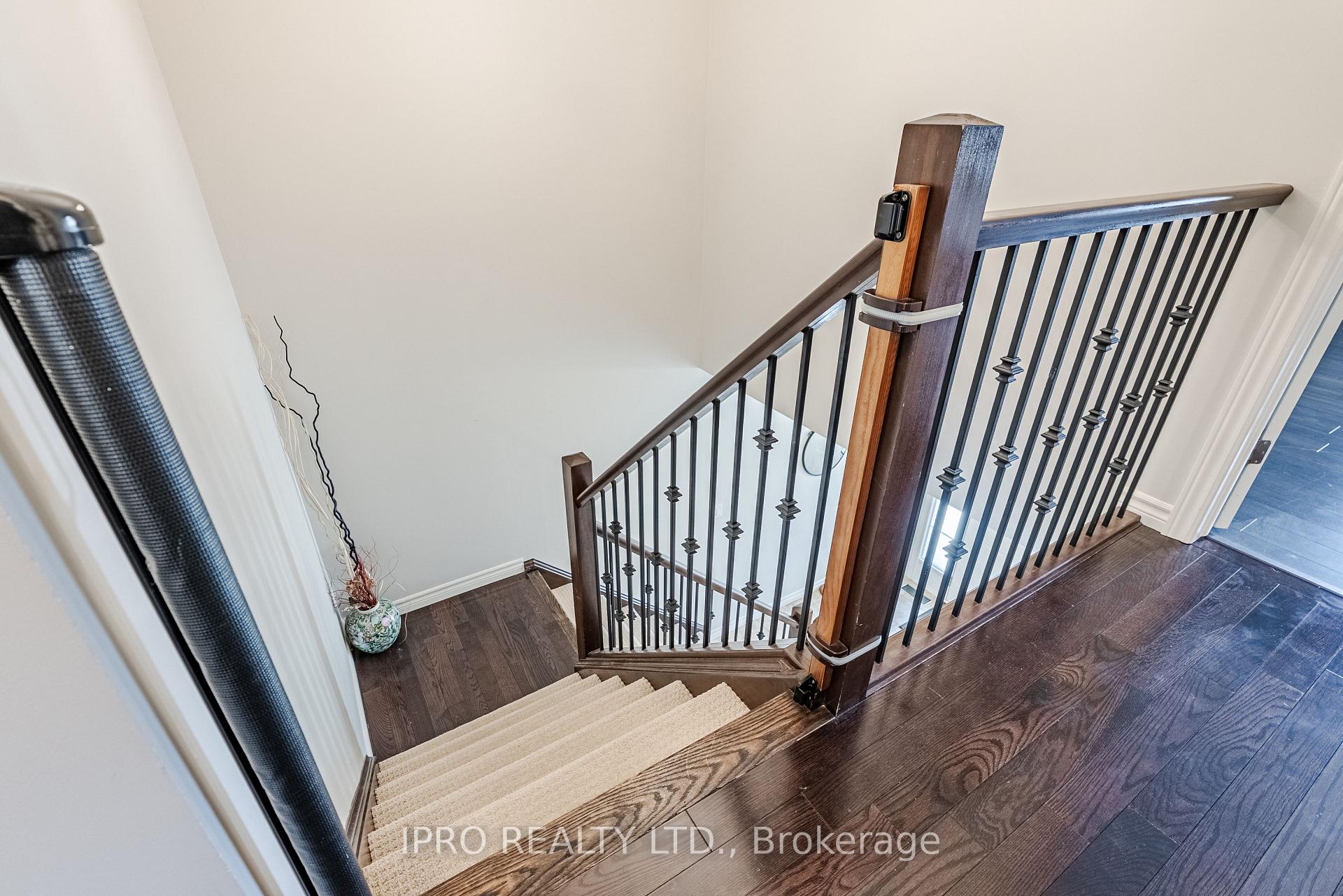 Photo 25 of 2000 Rollingacres Drive, London, North C — HOMEH