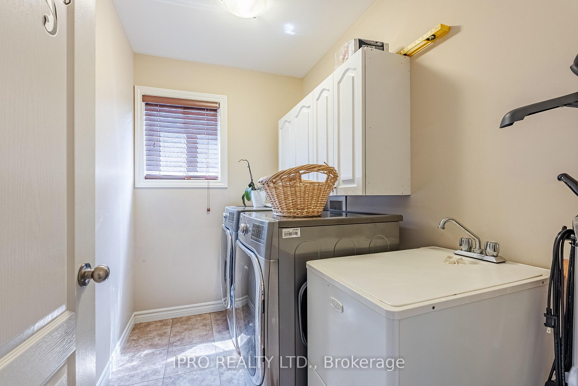 Photo 24 of 2000 Rollingacres Drive, London, North C — HOMEH