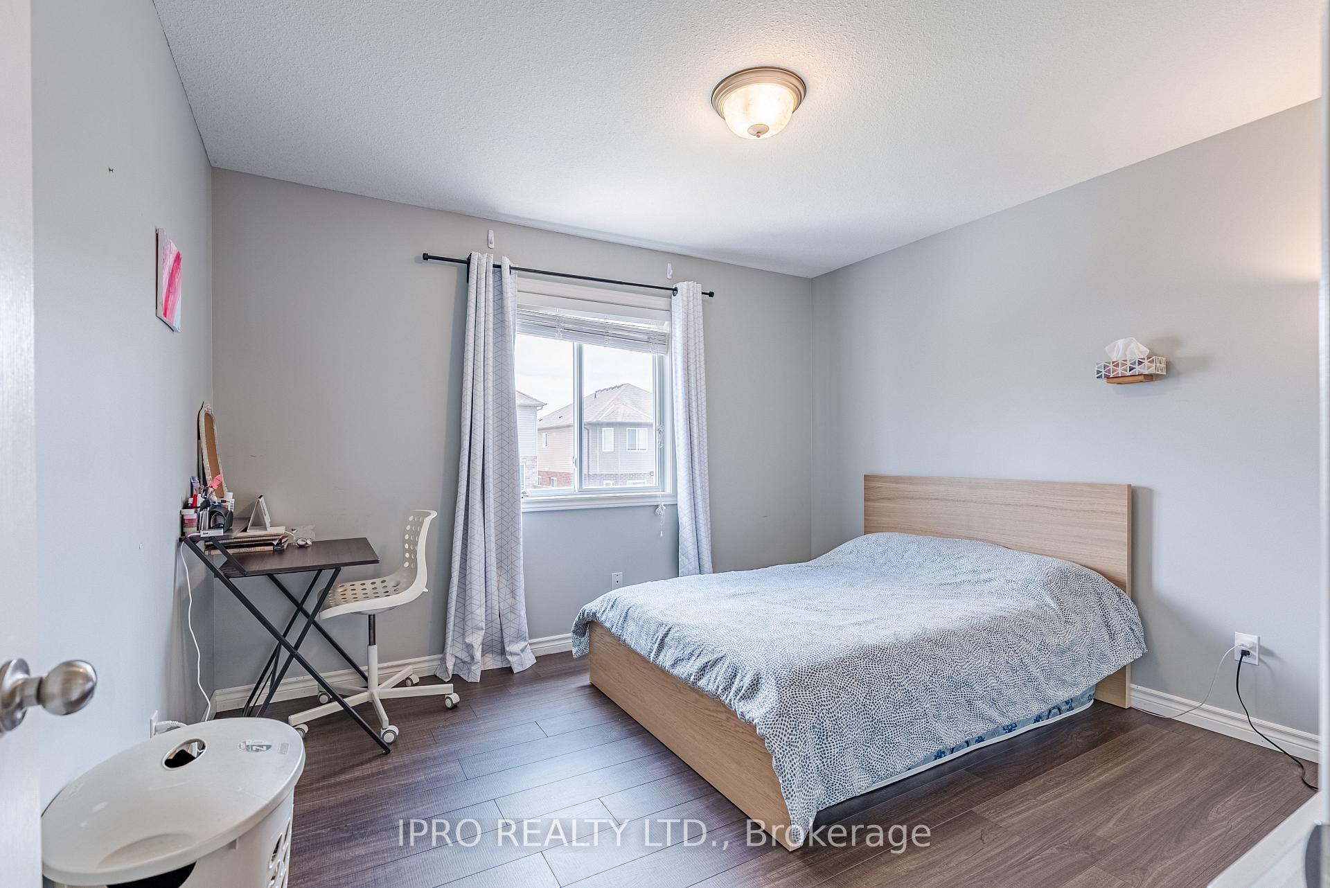 Photo 37 of 2000 Rollingacres Drive, London, North C — HOMEH