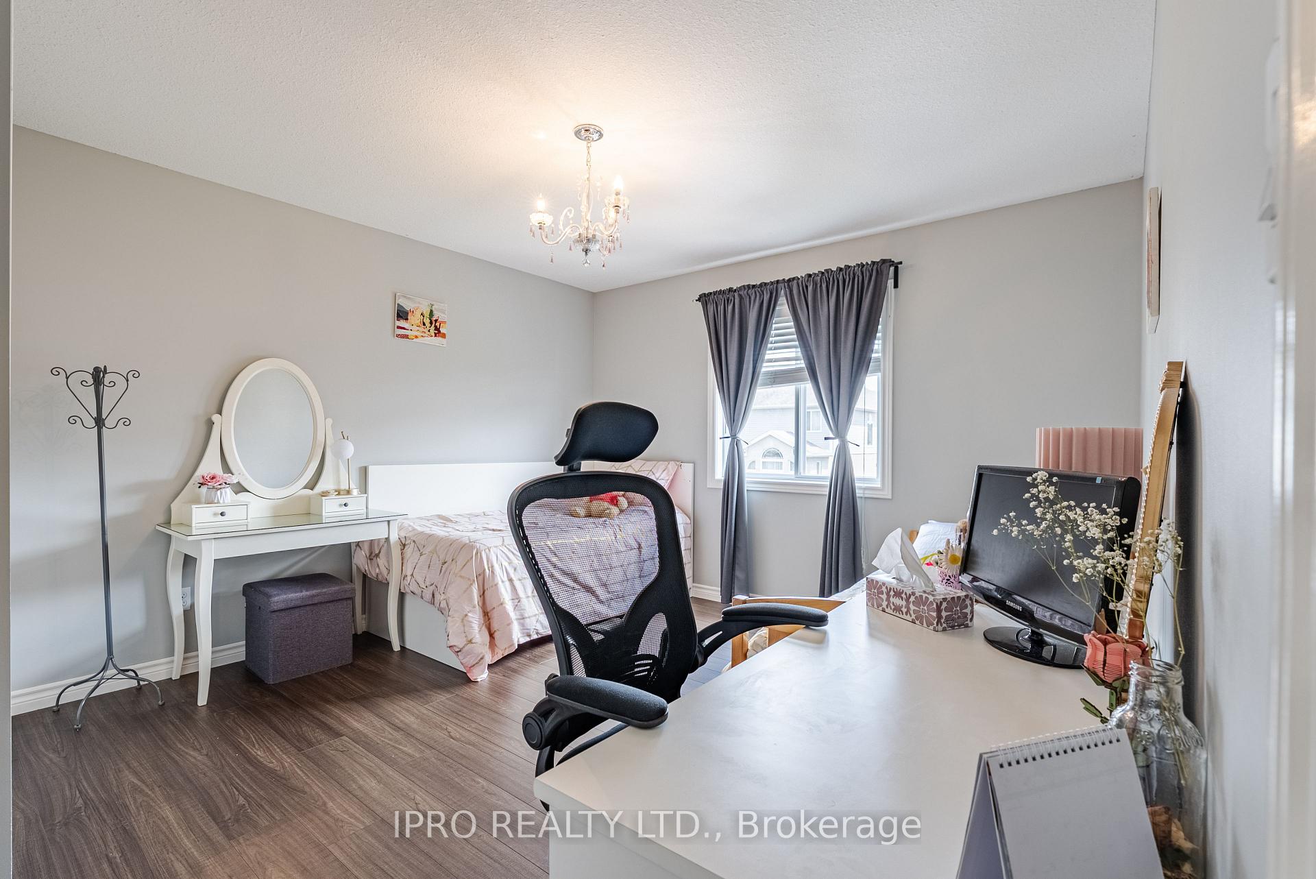Photo 32 of 2000 Rollingacres Drive, London, North C — HOMEH