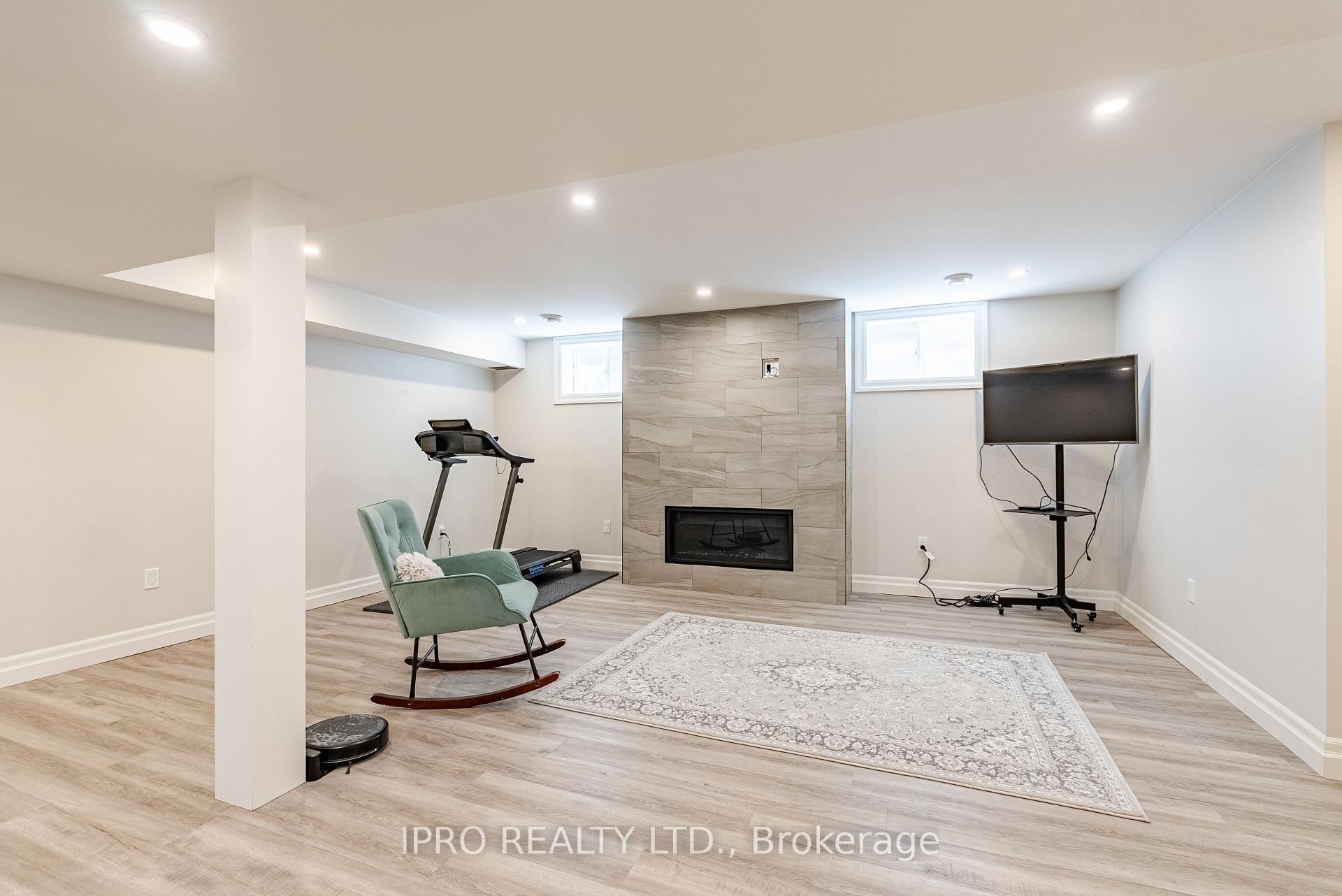 Photo 34 of 2000 Rollingacres Drive, London, North C — HOMEH