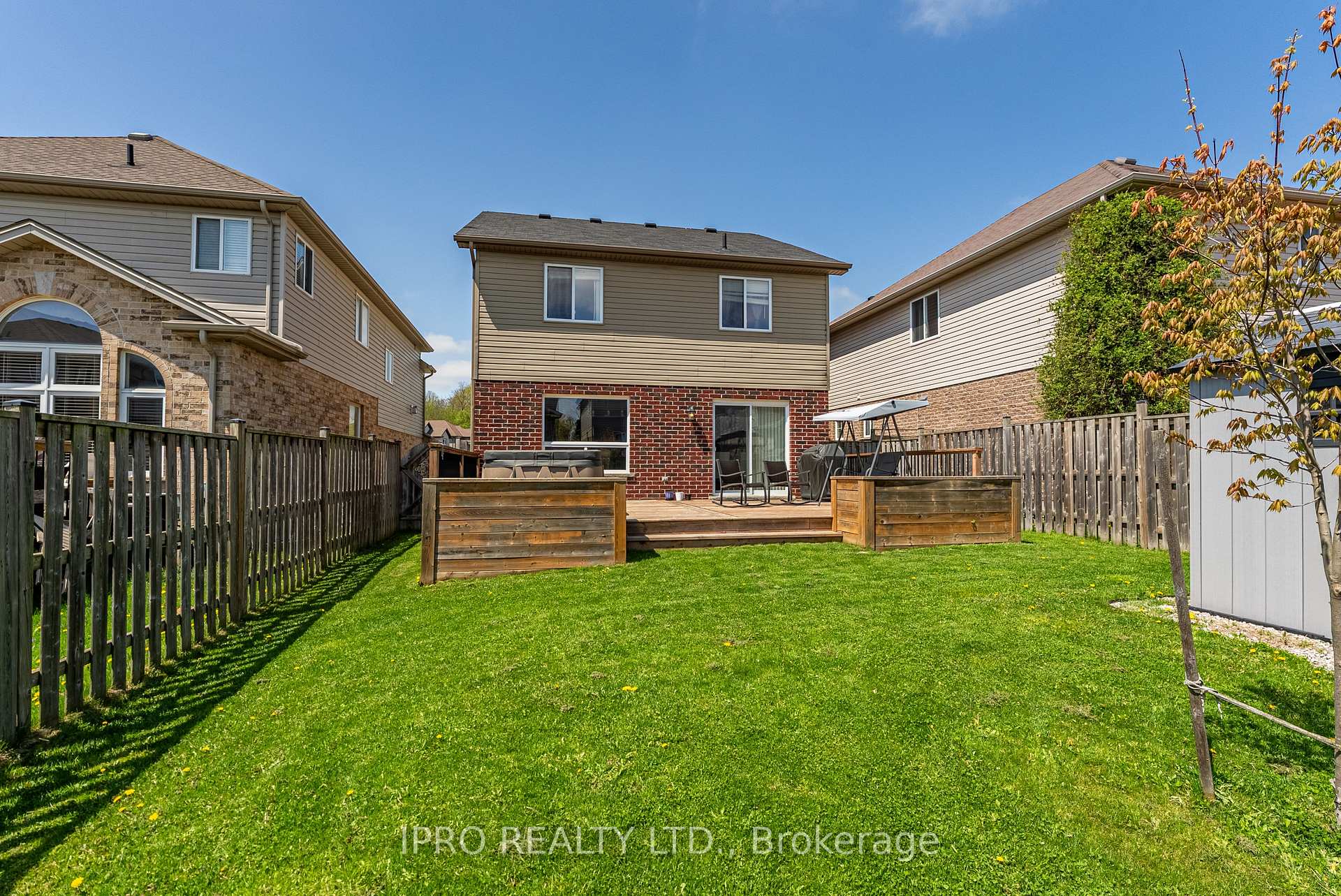 Photo 47 of 2000 Rollingacres Drive, London, North C — HOMEH
