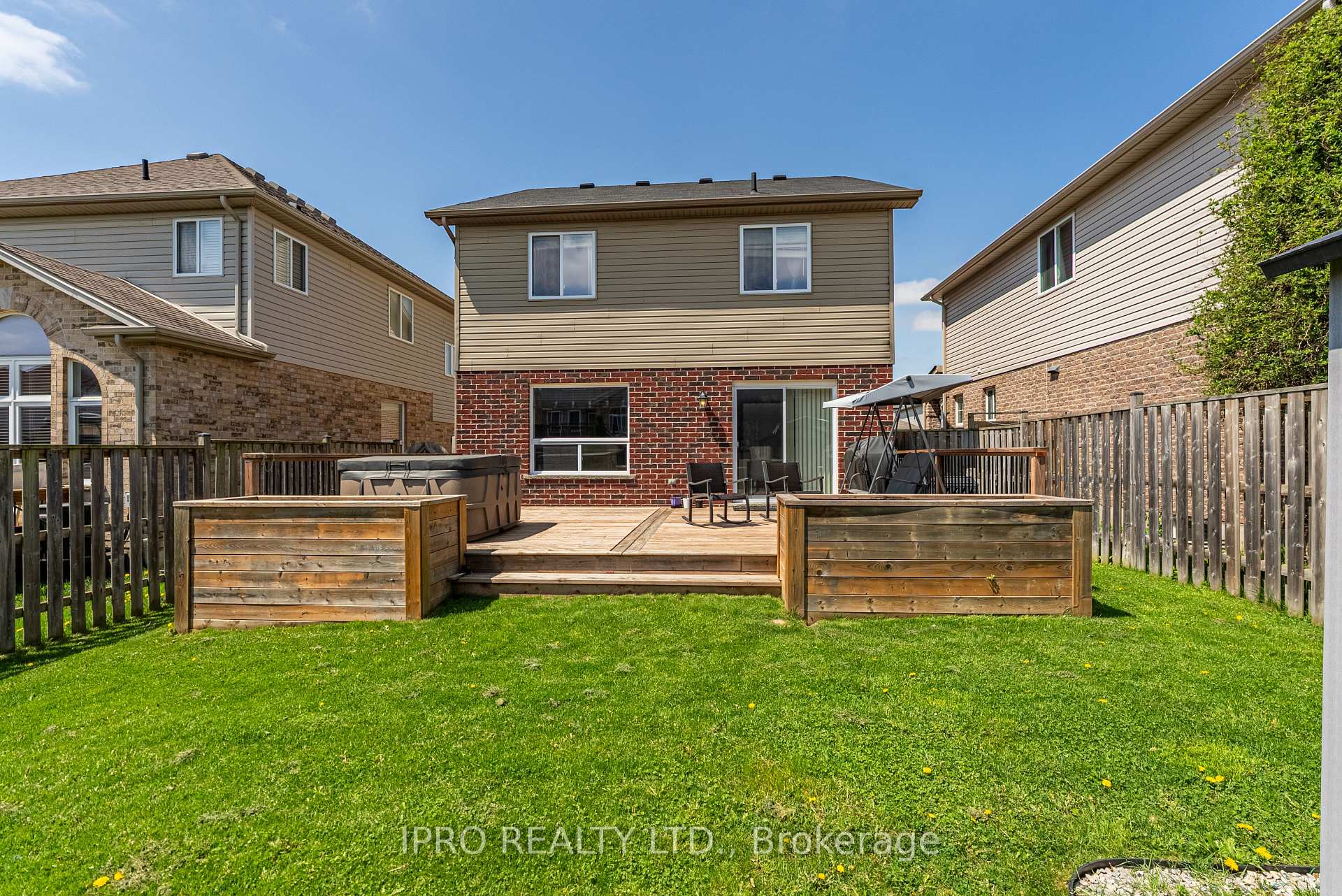 Photo 45 of 2000 Rollingacres Drive, London, North C — HOMEH