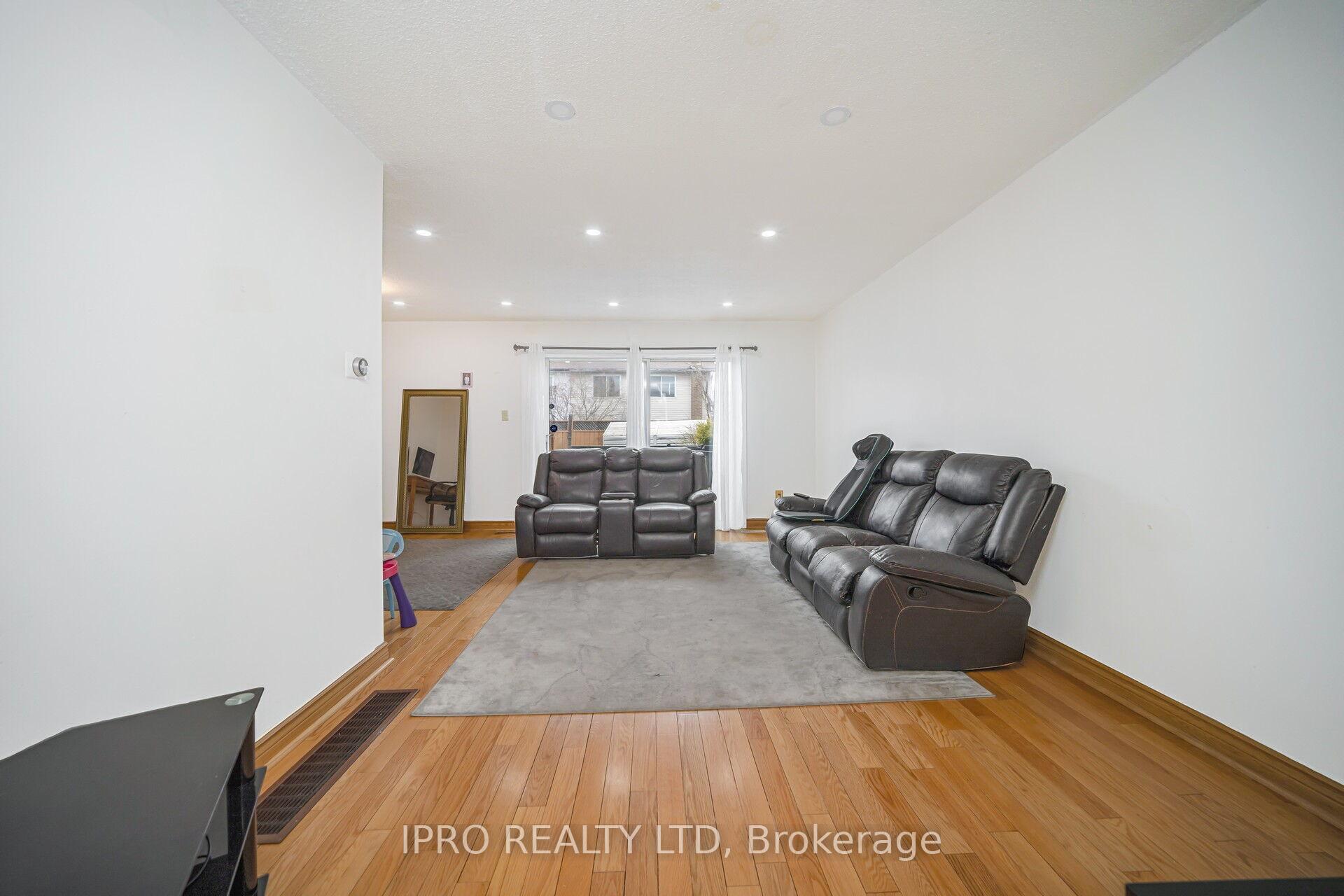 Photo 12 of 130 Skegby Road, Brampton, Brampton North — HOMEH