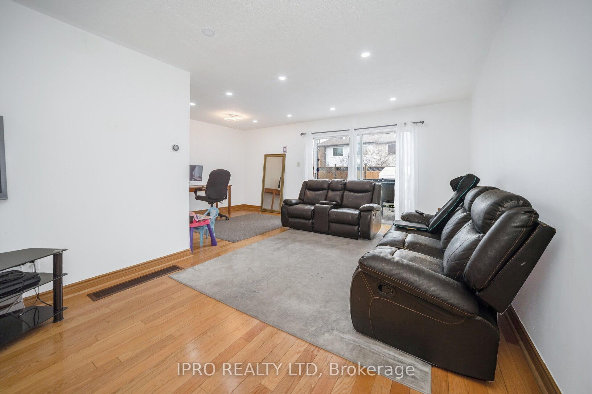 Photo 2 of 130 Skegby Road, Brampton, Brampton North — HOMEH