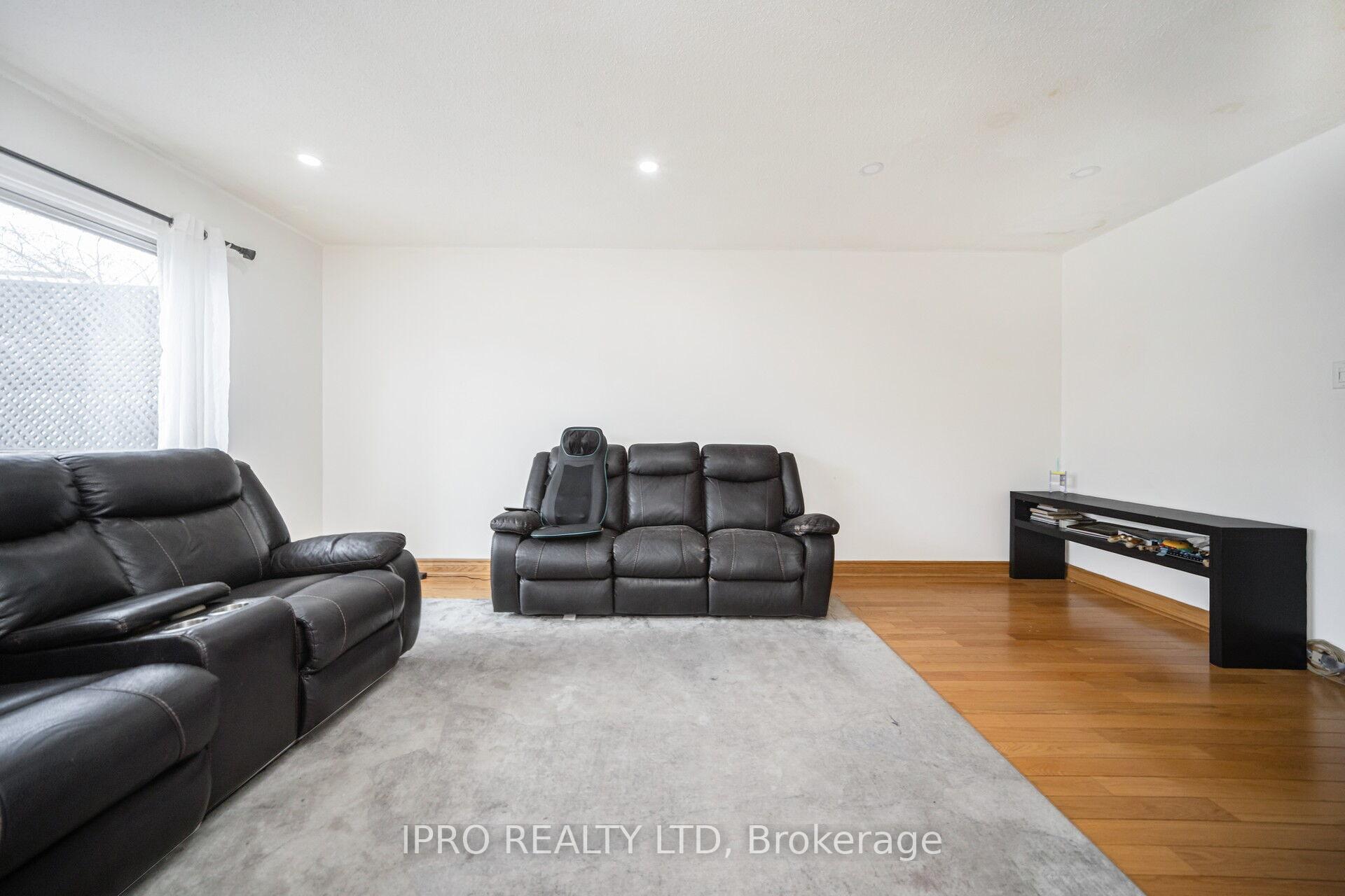Photo 3 of 130 Skegby Road, Brampton, Brampton North — HOMEH