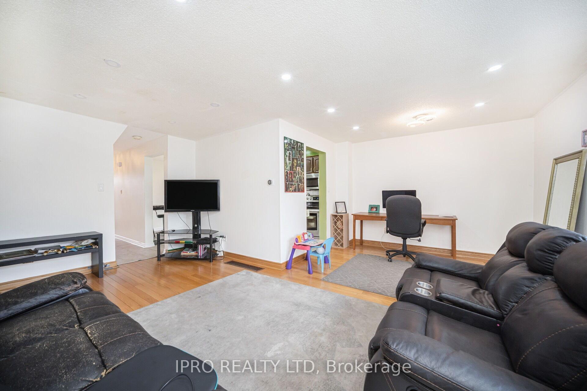 Photo 9 of 130 Skegby Road, Brampton, Brampton North — HOMEH