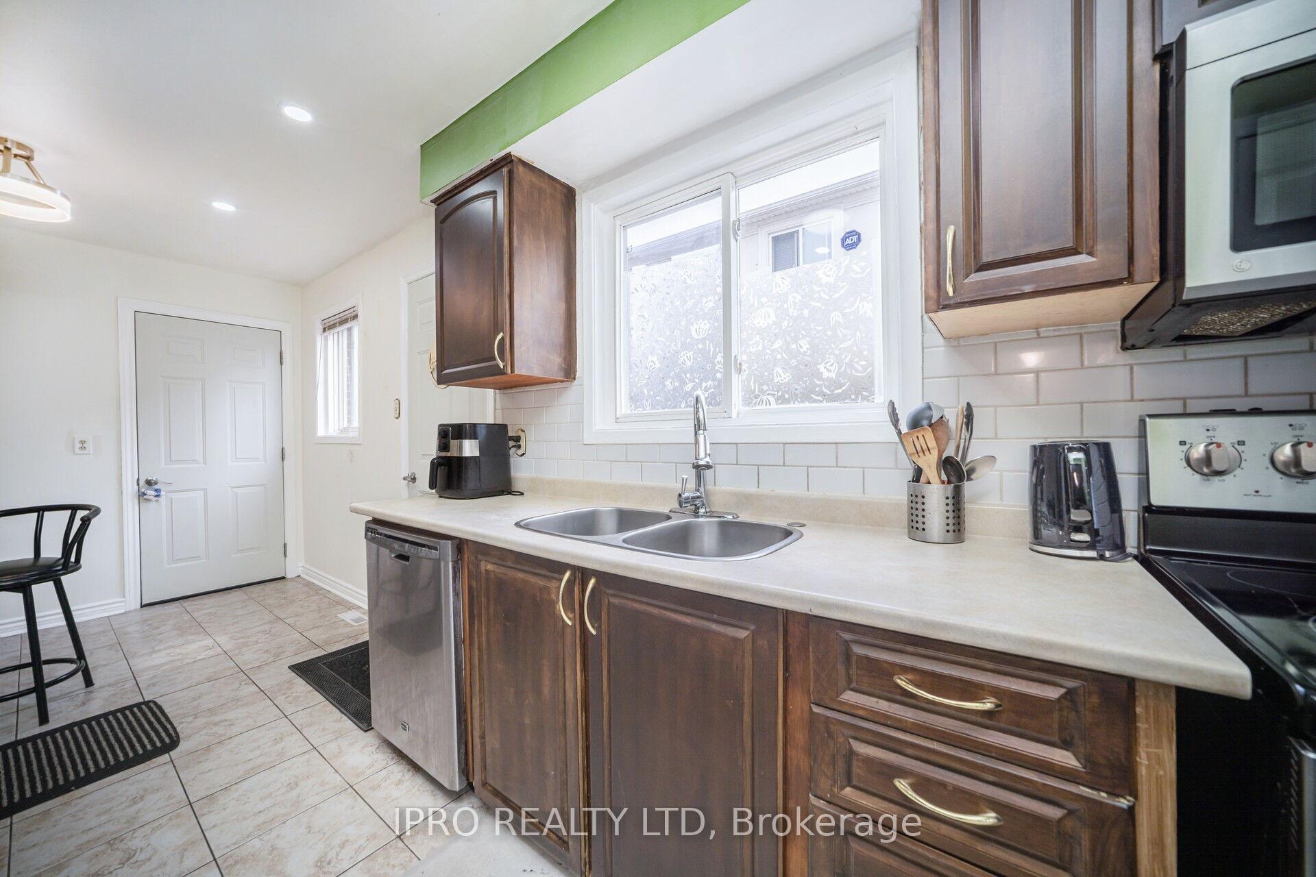 Photo 7 of 130 Skegby Road, Brampton, Brampton North — HOMEH