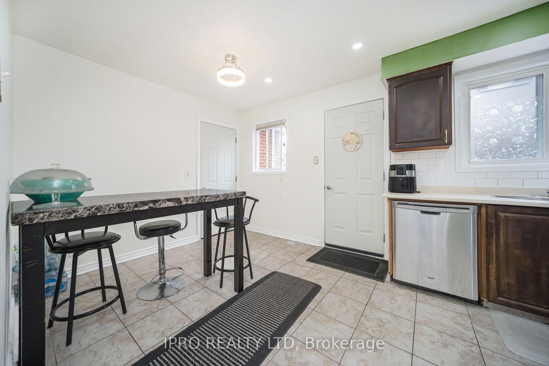 Photo 11 of 130 Skegby Road, Brampton, Brampton North — HOMEH