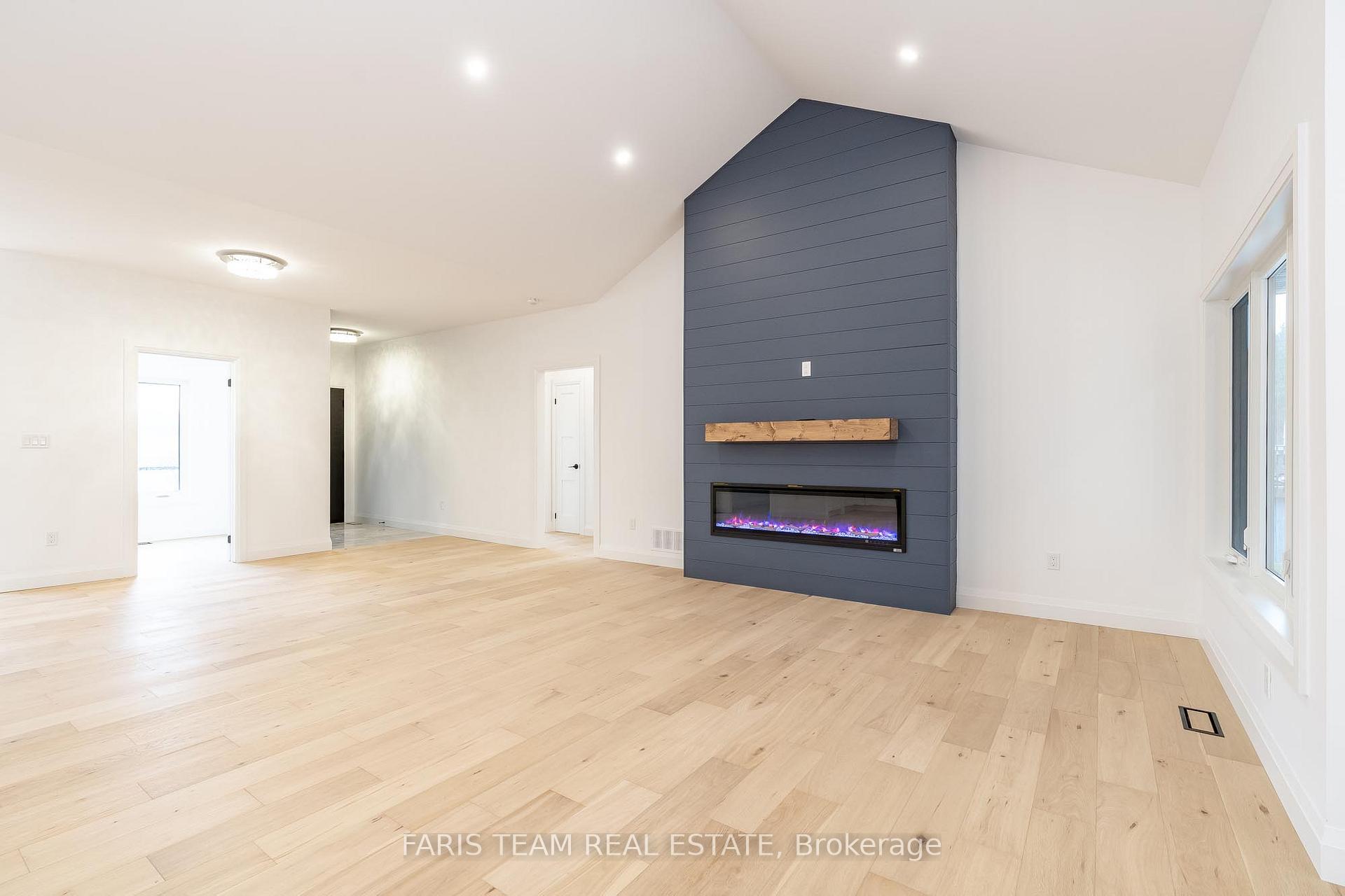 Photo 10 of 71 Rue Eric, Tiny, Lafontaine — HOMEH