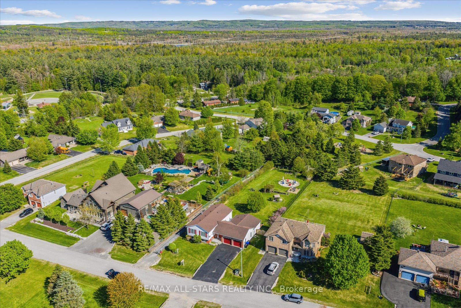 Photo 2 of 54 Marlow Circle, Springwater, Hillsdale — HOMEH