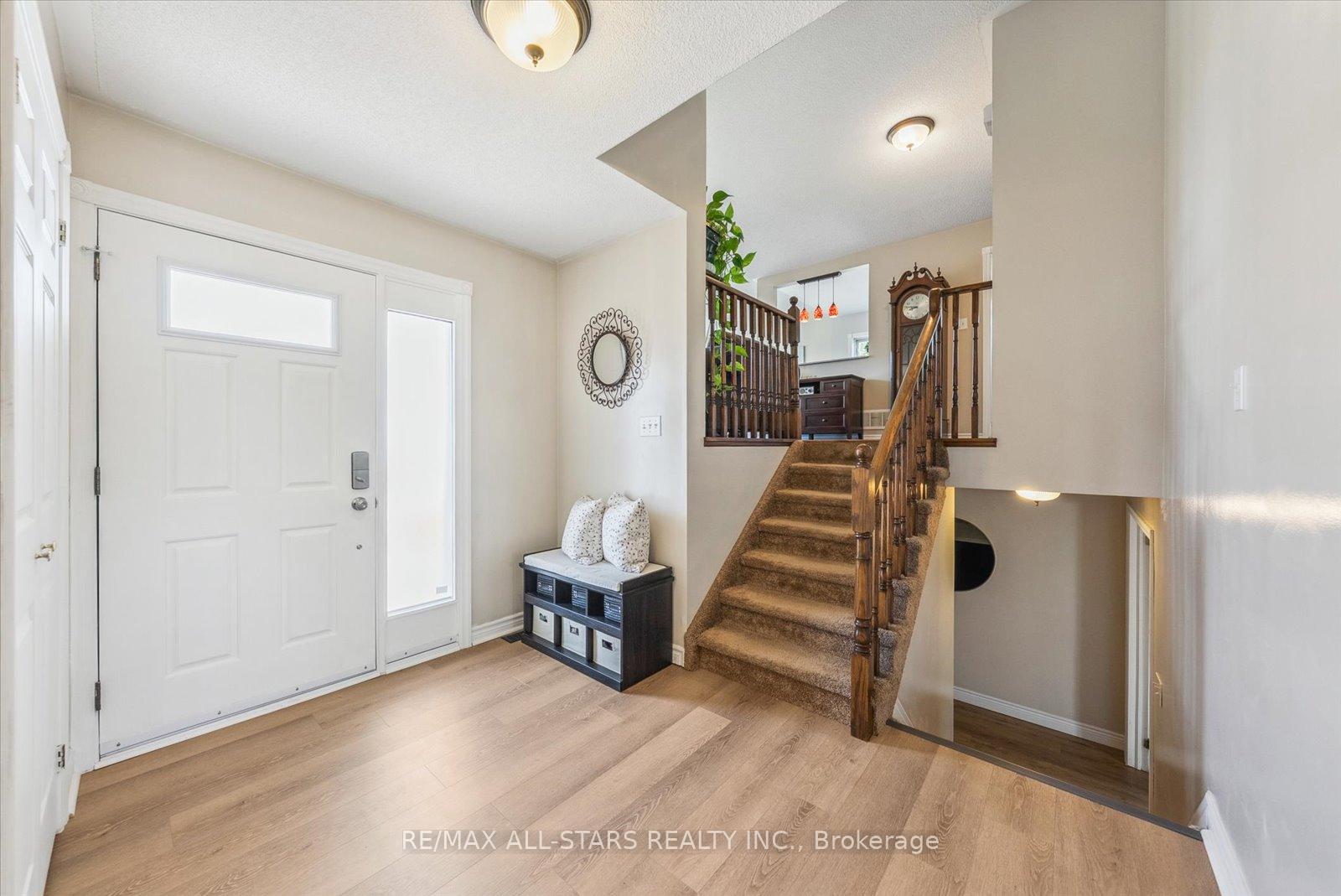 Photo 3 of 54 Marlow Circle, Springwater, Hillsdale — HOMEH