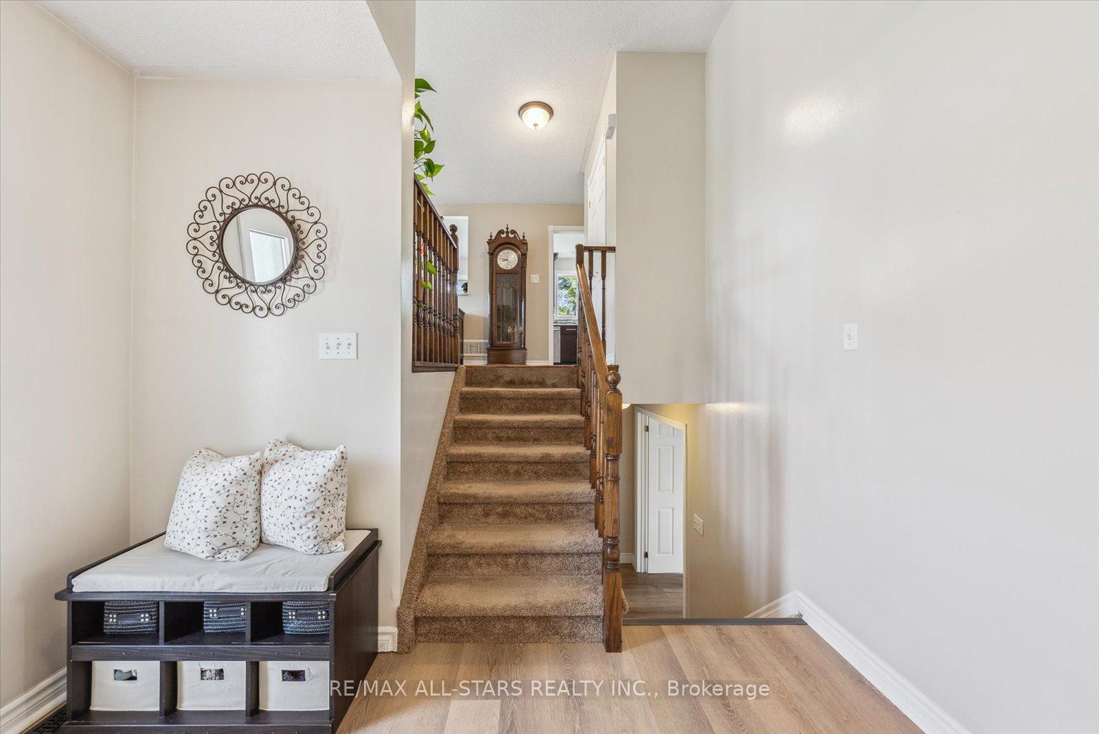 Photo 19 of 54 Marlow Circle, Springwater, Hillsdale — HOMEH