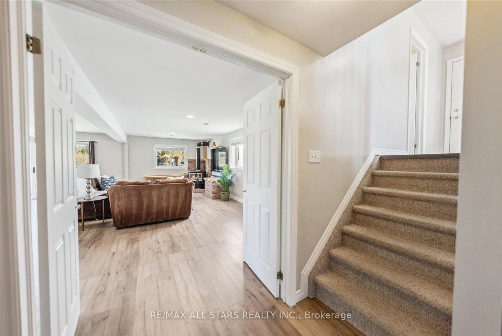 Photo 21 of 54 Marlow Circle, Springwater, Hillsdale — HOMEH