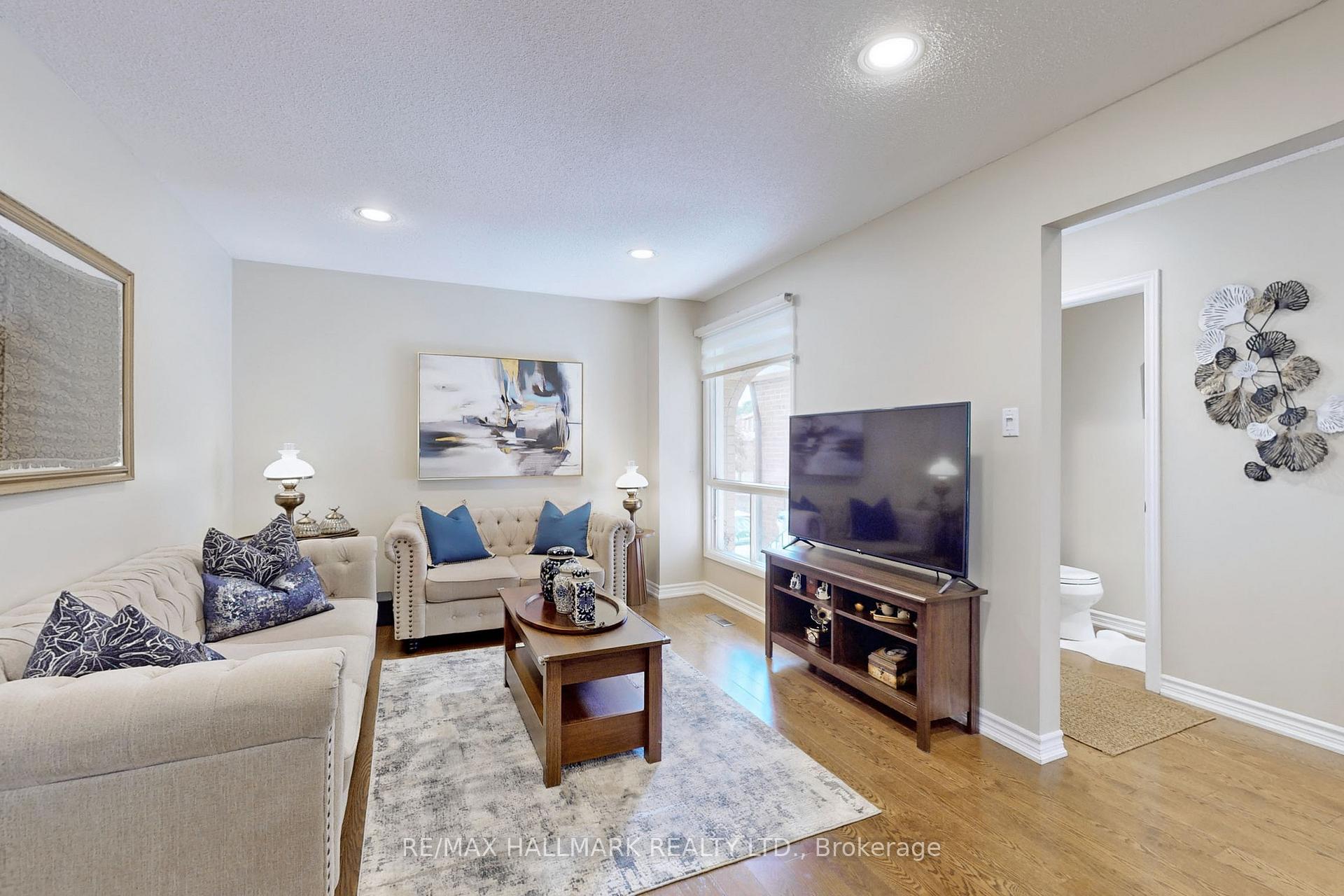 Photo 16 of 38 Rejane Crescent, Vaughan, Crestwood-Springfarm-Yorkhill — HOMEH