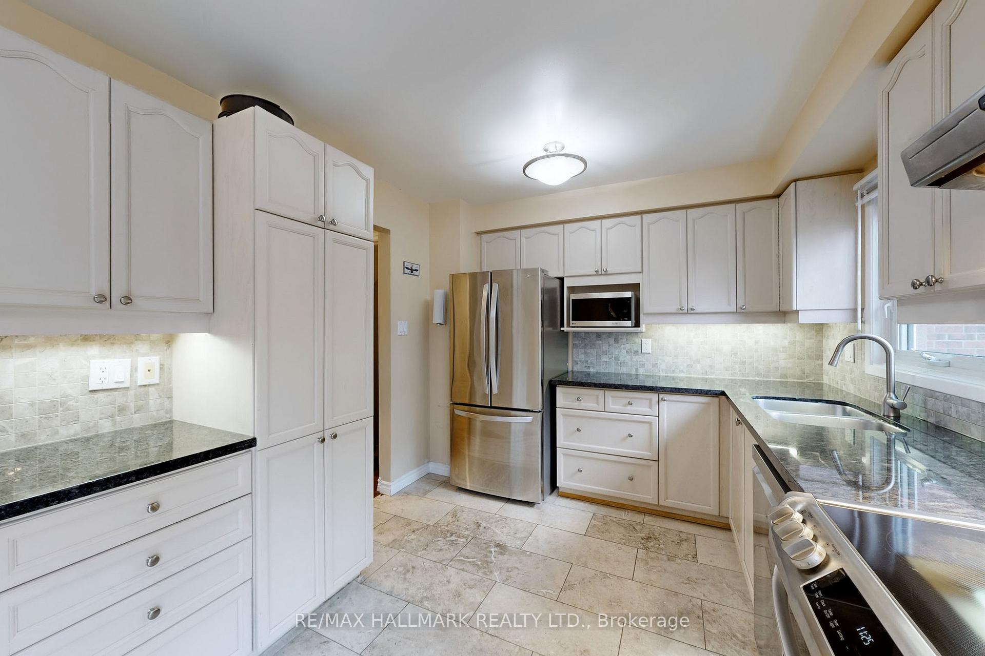 Photo 3 of 38 Rejane Crescent, Vaughan, Crestwood-Springfarm-Yorkhill — HOMEH