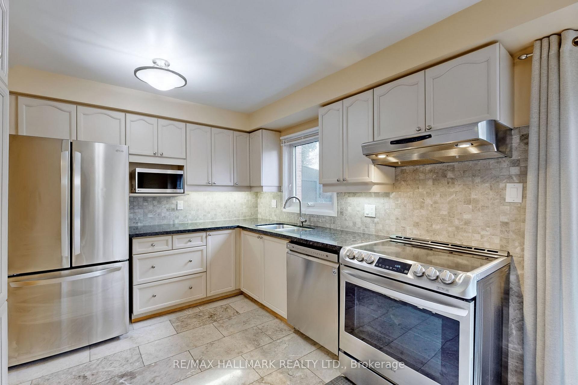 Photo 4 of 38 Rejane Crescent, Vaughan, Crestwood-Springfarm-Yorkhill — HOMEH