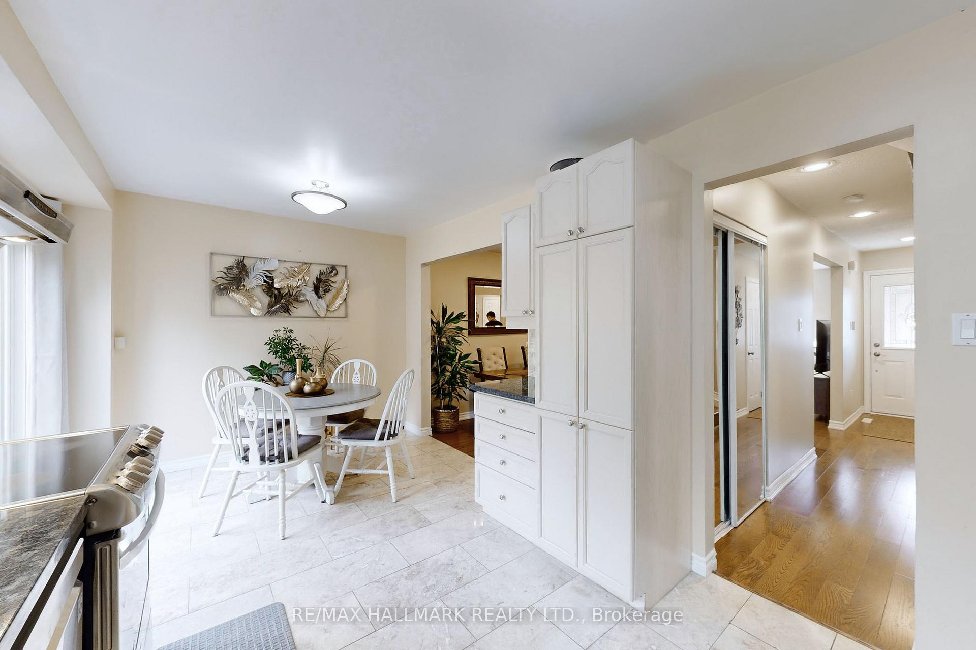 Photo 20 of 38 Rejane Crescent, Vaughan, Crestwood-Springfarm-Yorkhill — HOMEH