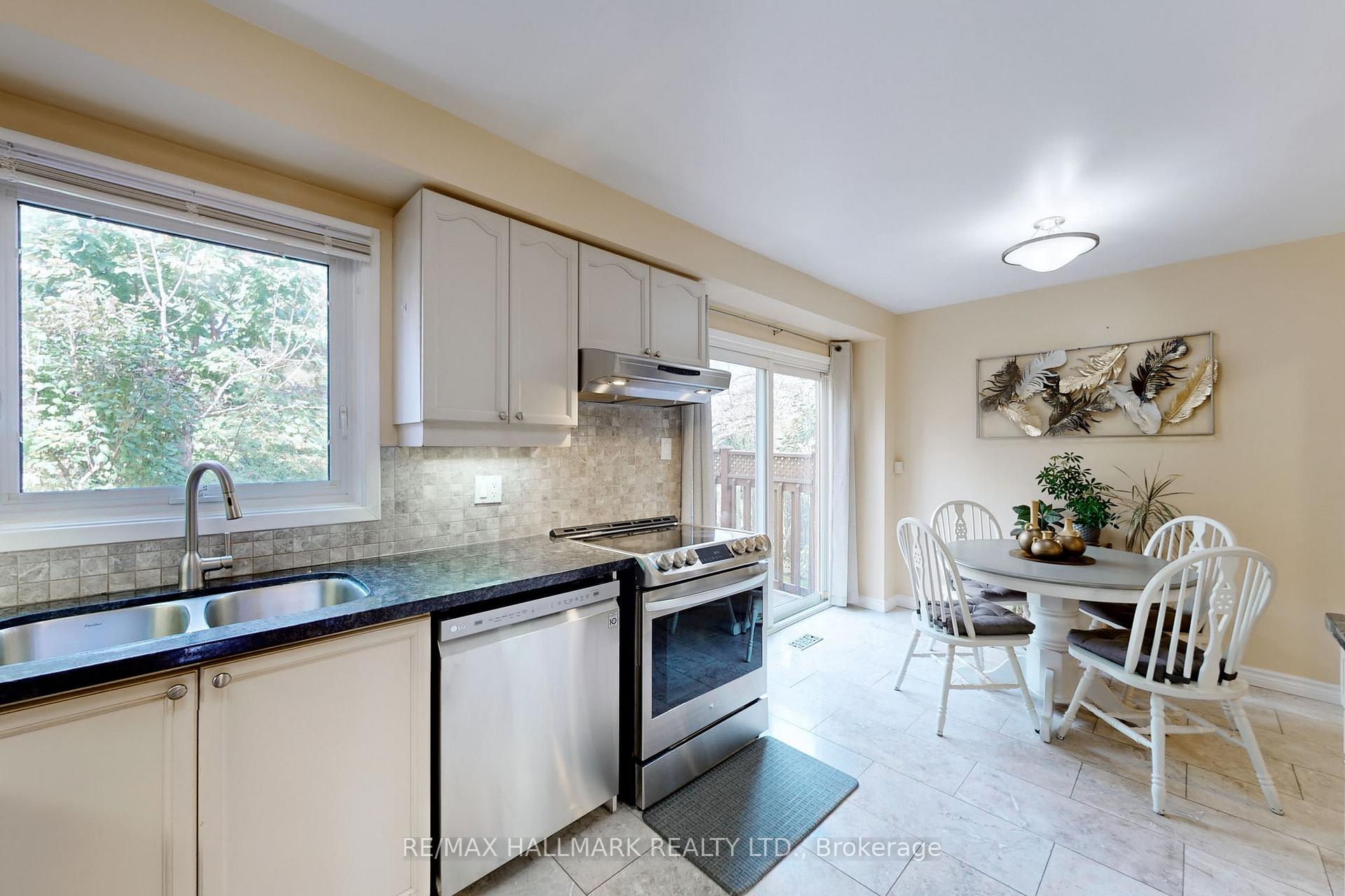 Photo 15 of 38 Rejane Crescent, Vaughan, Crestwood-Springfarm-Yorkhill — HOMEH