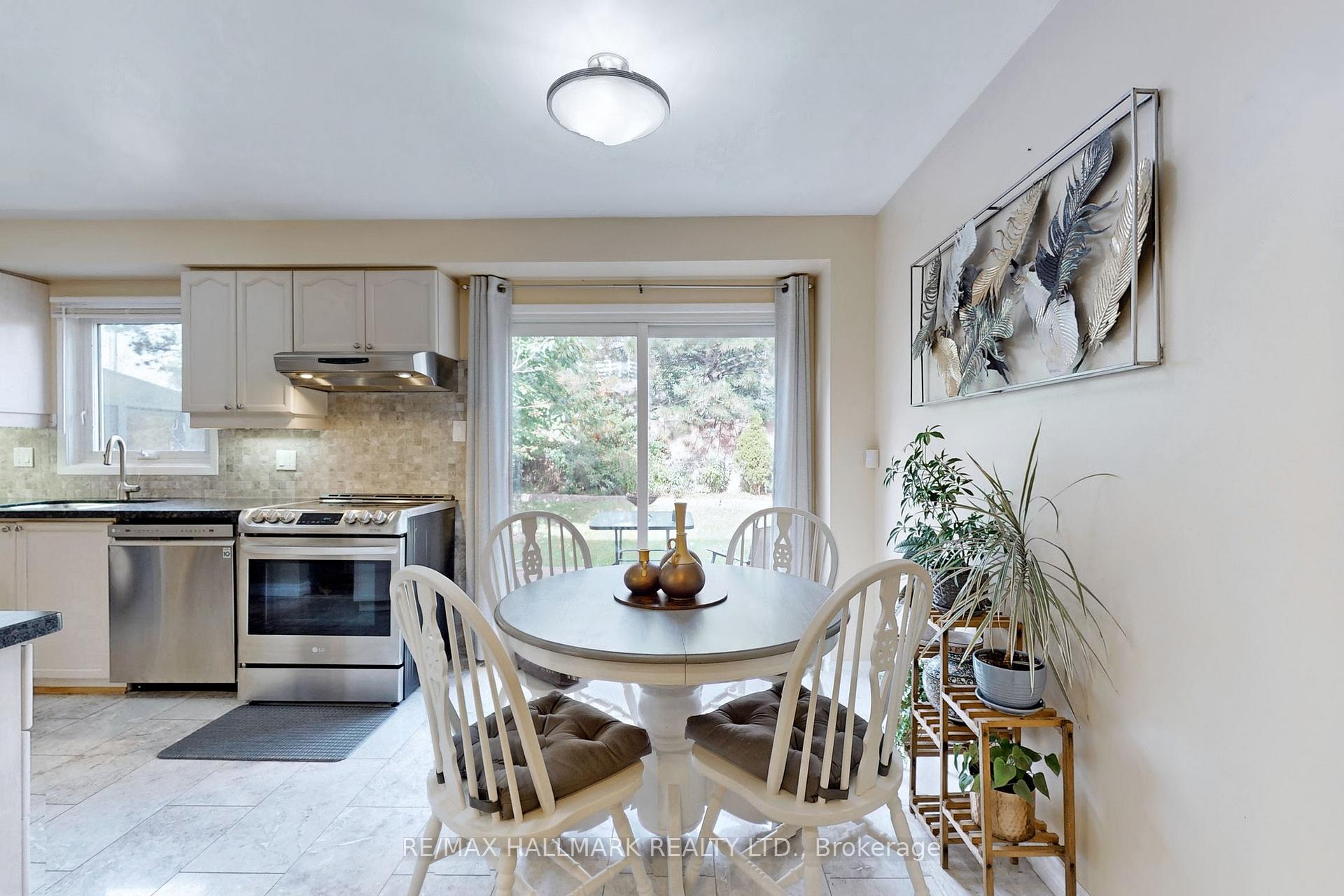 Photo 27 of 38 Rejane Crescent, Vaughan, Crestwood-Springfarm-Yorkhill — HOMEH