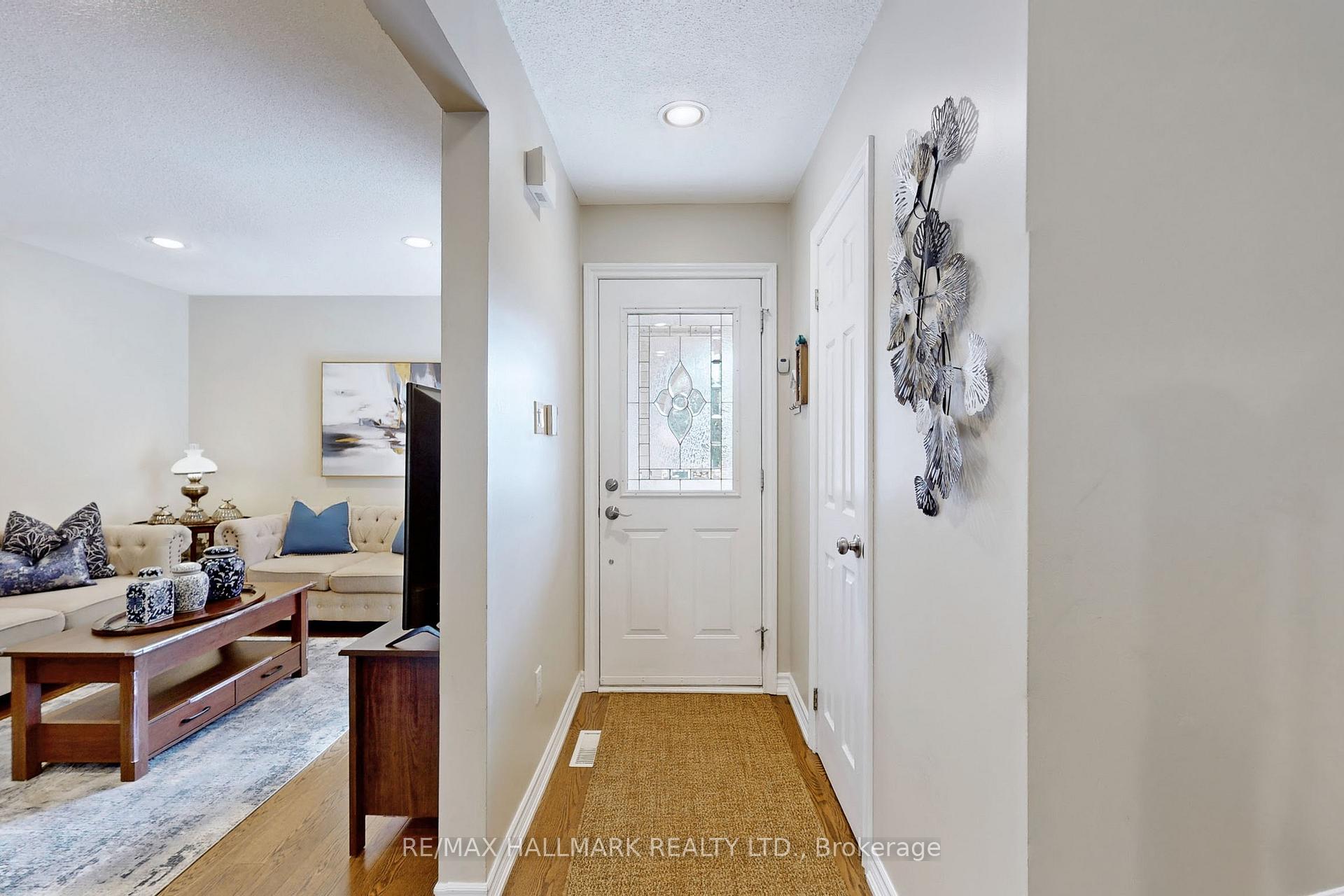 Photo 8 of 38 Rejane Crescent, Vaughan, Crestwood-Springfarm-Yorkhill — HOMEH