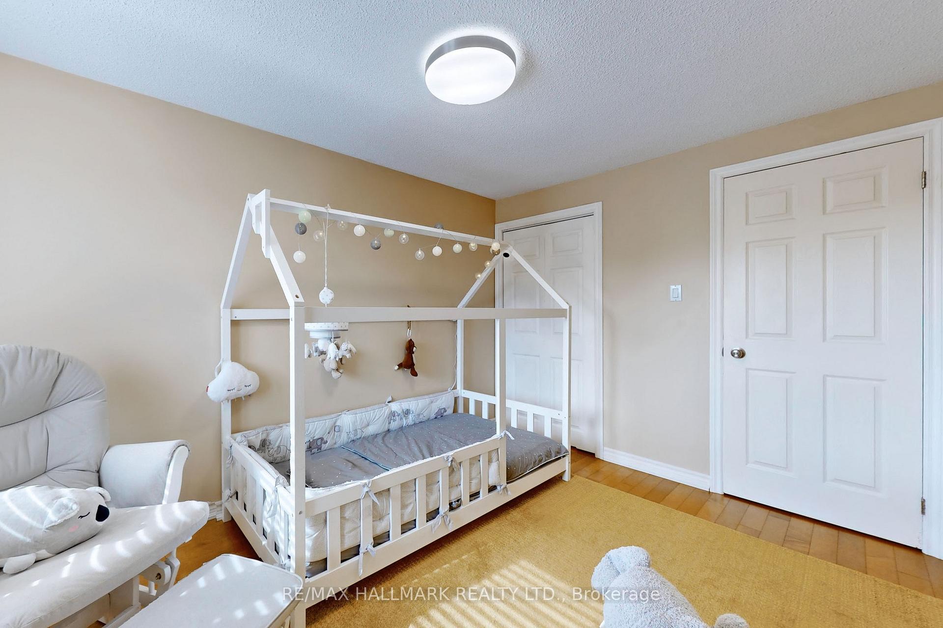 Photo 13 of 38 Rejane Crescent, Vaughan, Crestwood-Springfarm-Yorkhill — HOMEH
