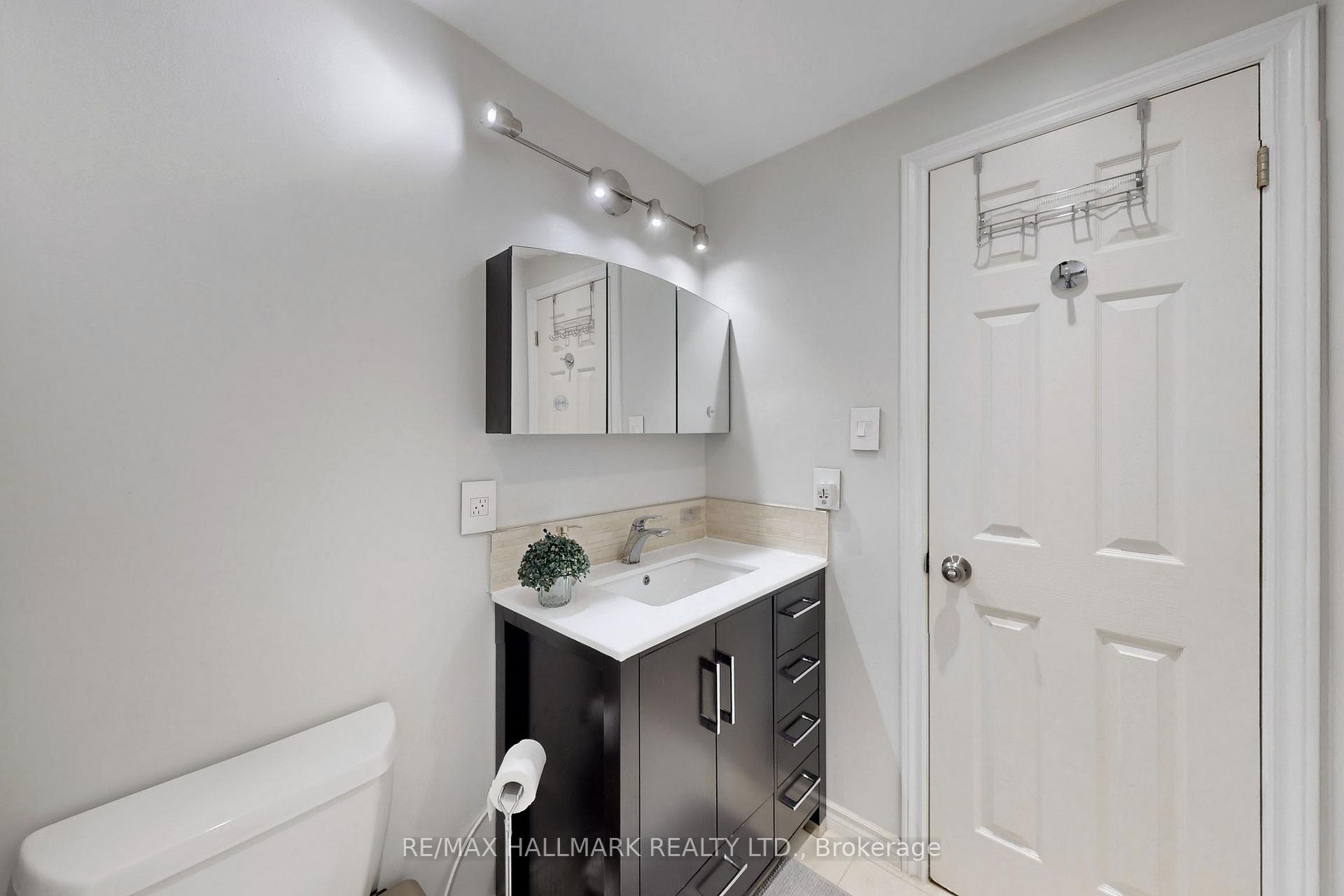 Photo 17 of 38 Rejane Crescent, Vaughan, Crestwood-Springfarm-Yorkhill — HOMEH