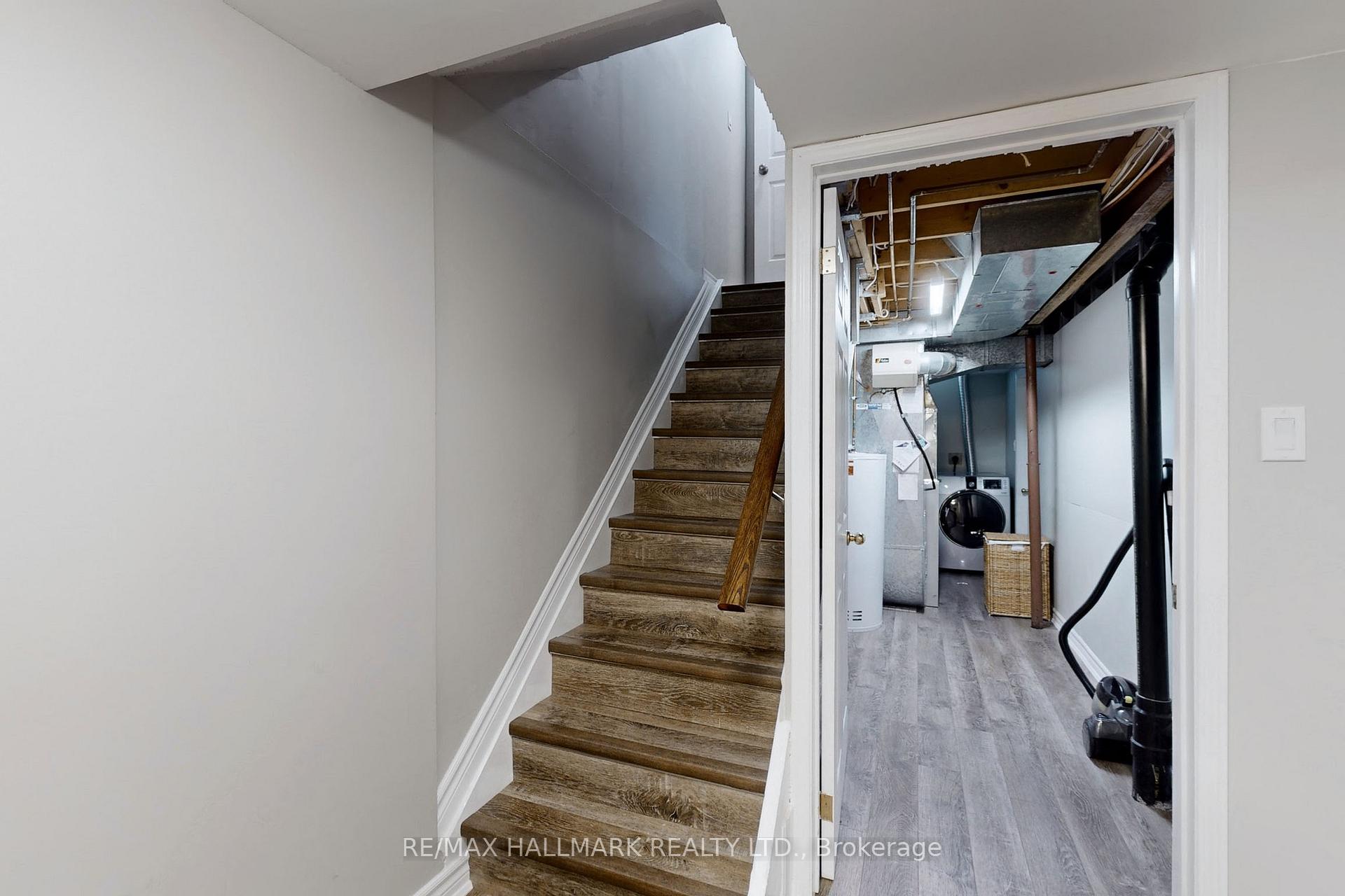 Photo 19 of 38 Rejane Crescent, Vaughan, Crestwood-Springfarm-Yorkhill — HOMEH