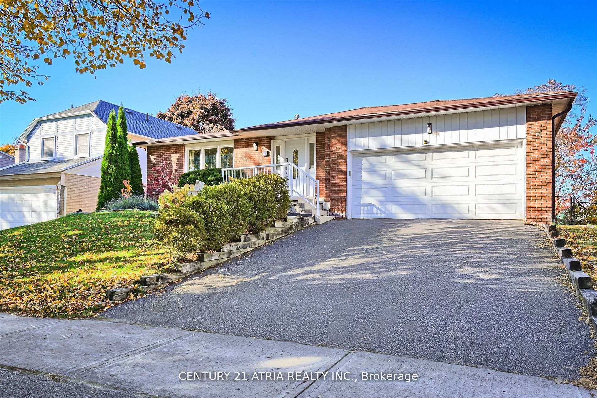 Photo 9 of 41 Pringle Avenue, Markham, Markham Village — HOMEH