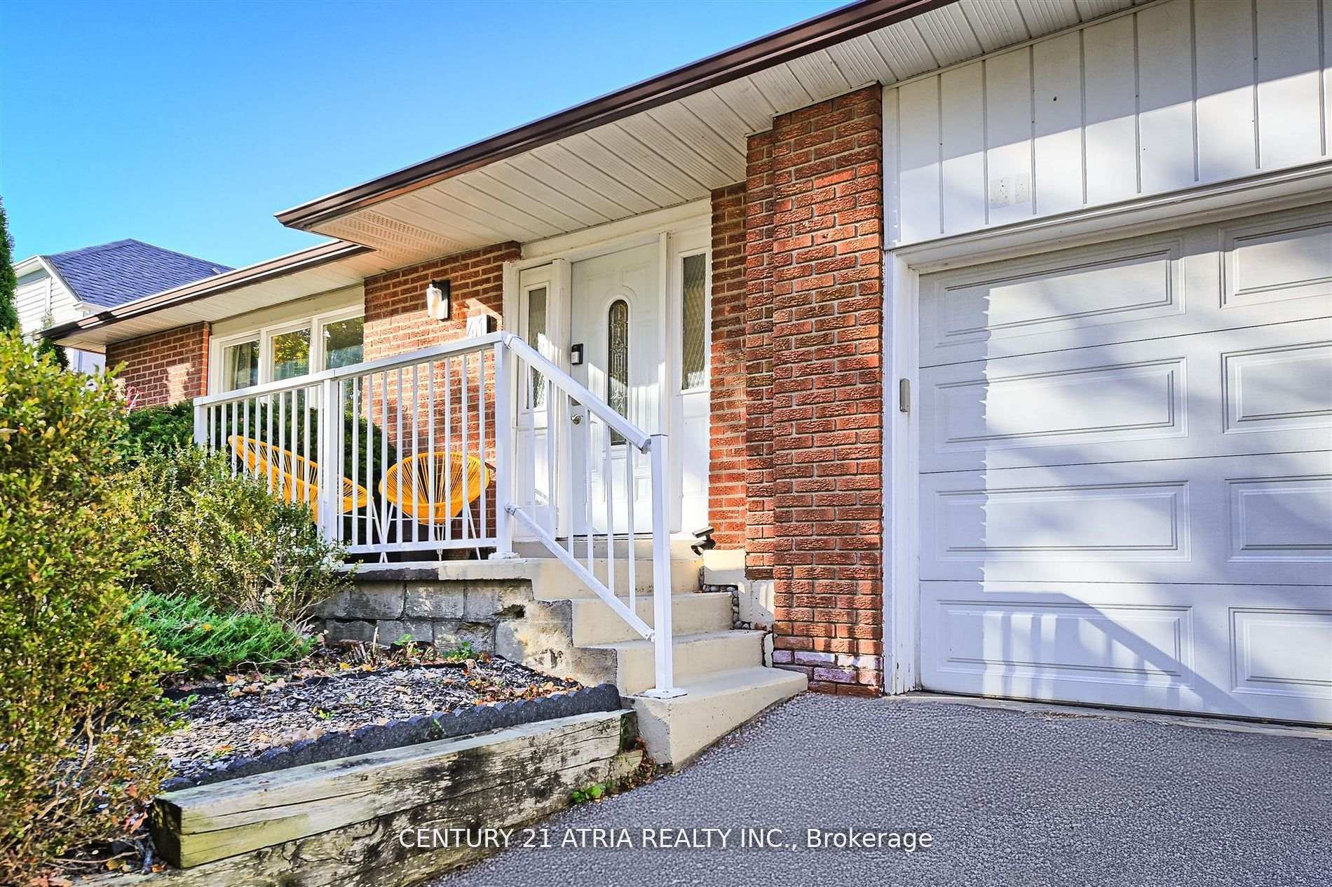 Photo 2 of 41 Pringle Avenue, Markham, Markham Village — HOMEH