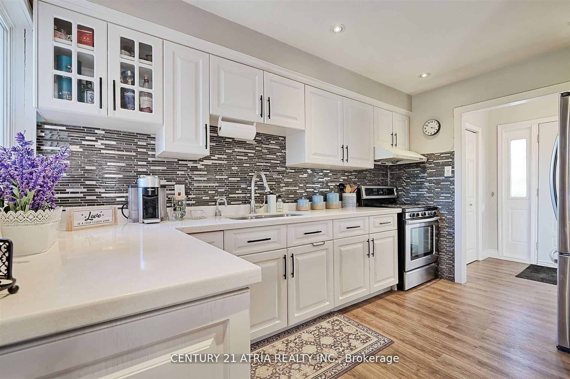 Photo 12 of 41 Pringle Avenue, Markham, Markham Village — HOMEH
