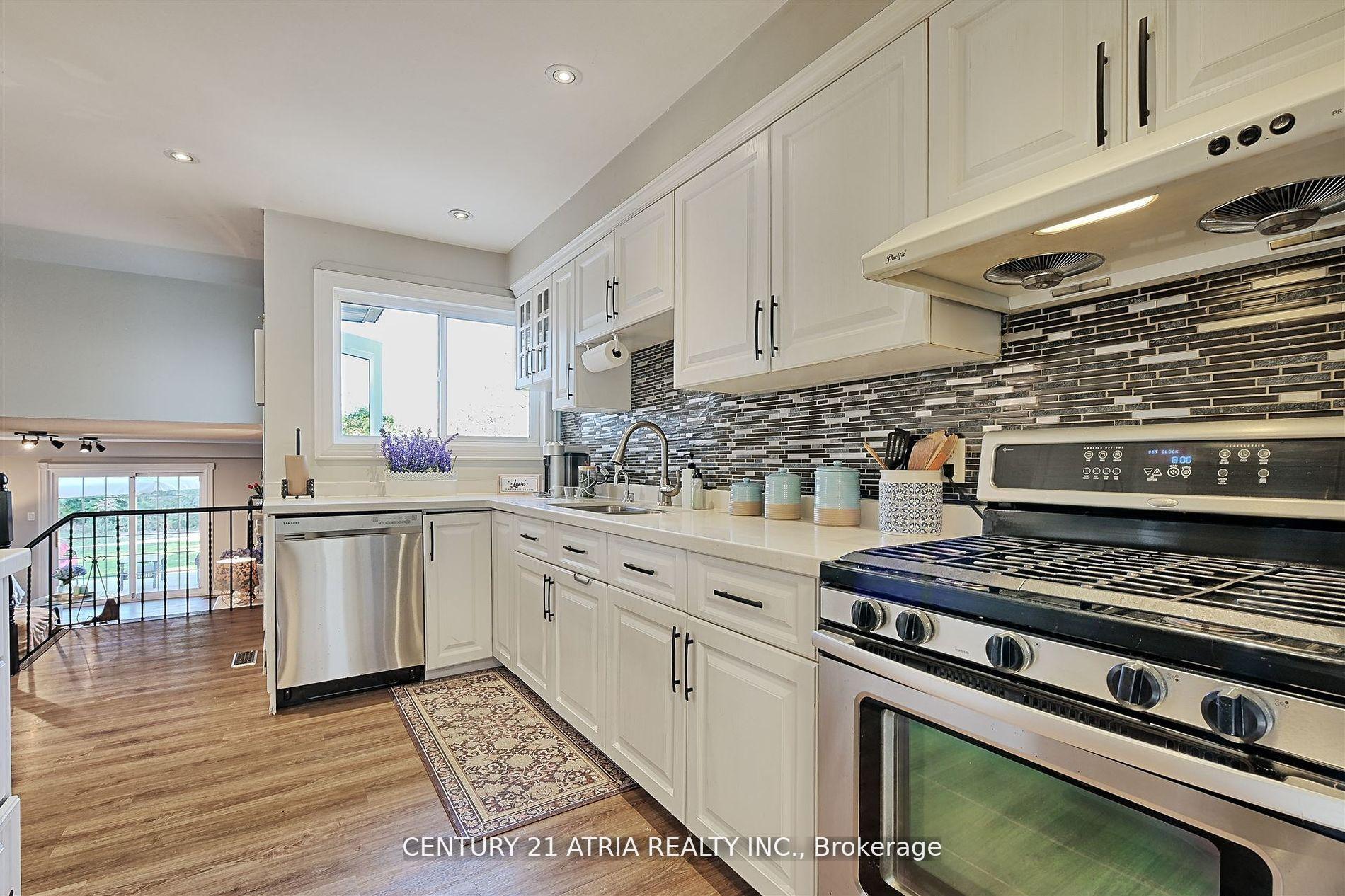 Photo 23 of 41 Pringle Avenue, Markham, Markham Village — HOMEH