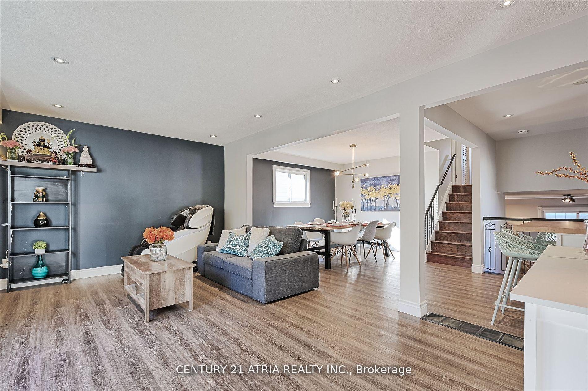 Photo 42 of 41 Pringle Avenue, Markham, Markham Village — HOMEH