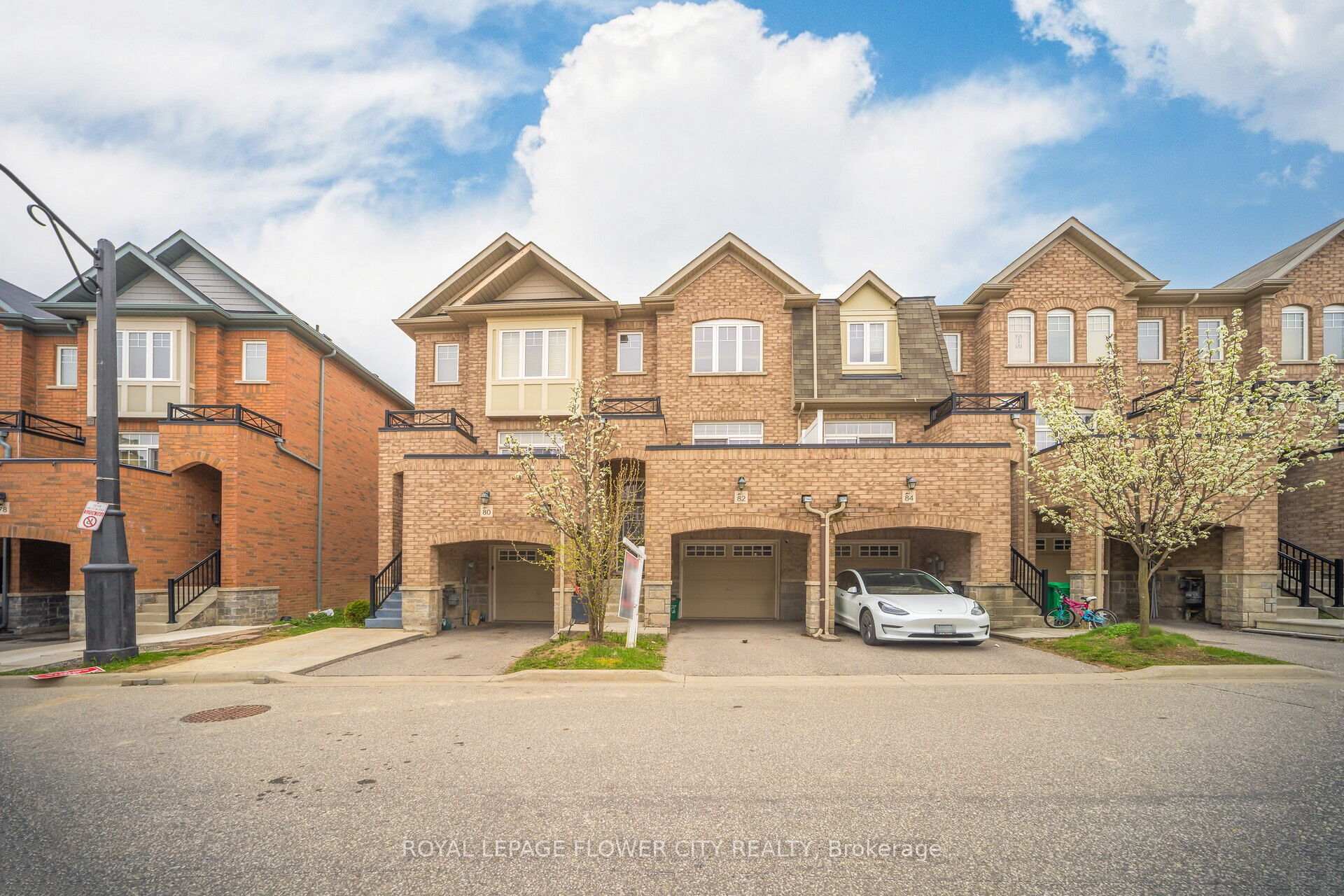 Photo 1 of 82 Magdalene Crescent, Brampton, Heart Lake East — HOMEH