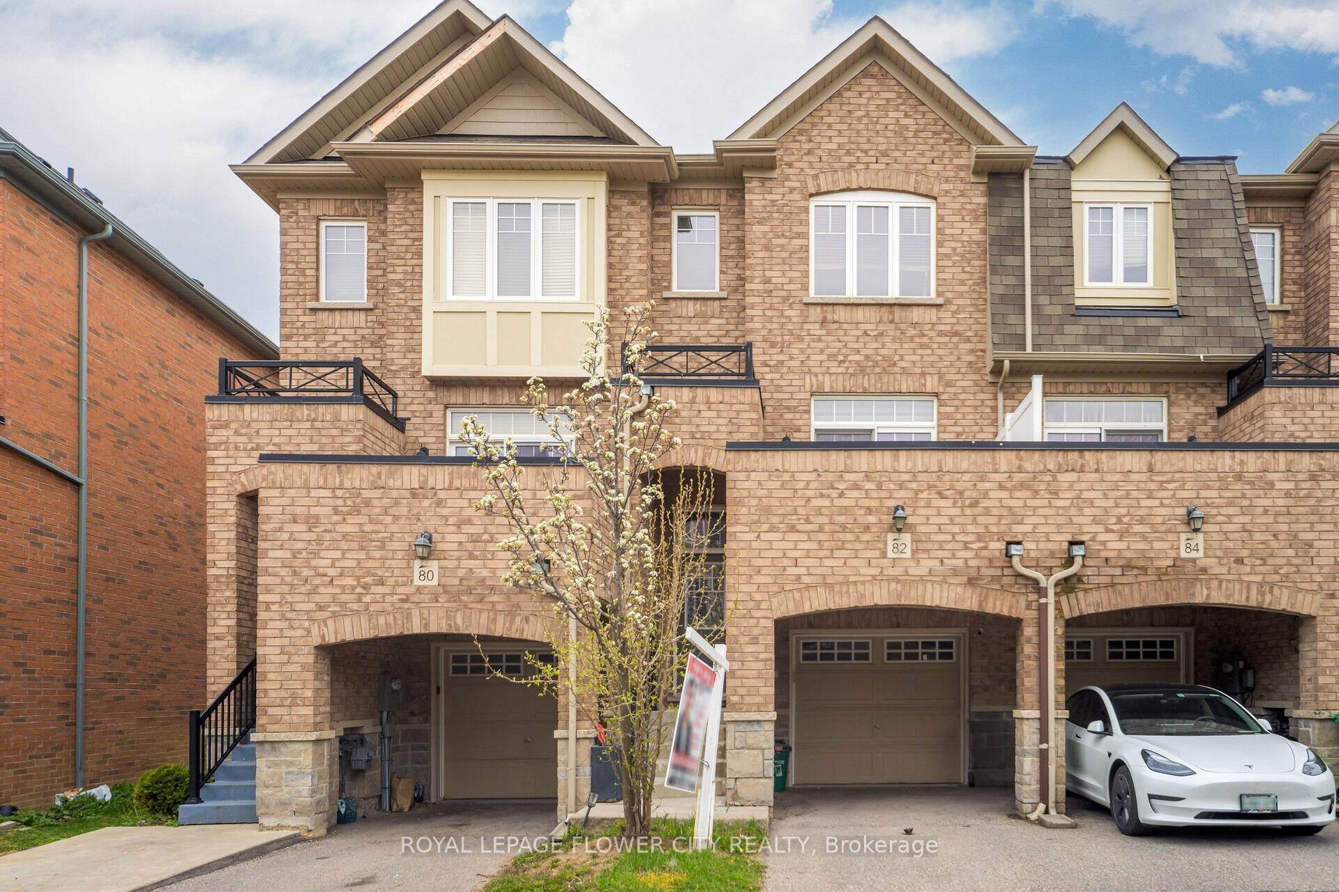 Photo 3 of 82 Magdalene Crescent, Brampton, Heart Lake East — HOMEH